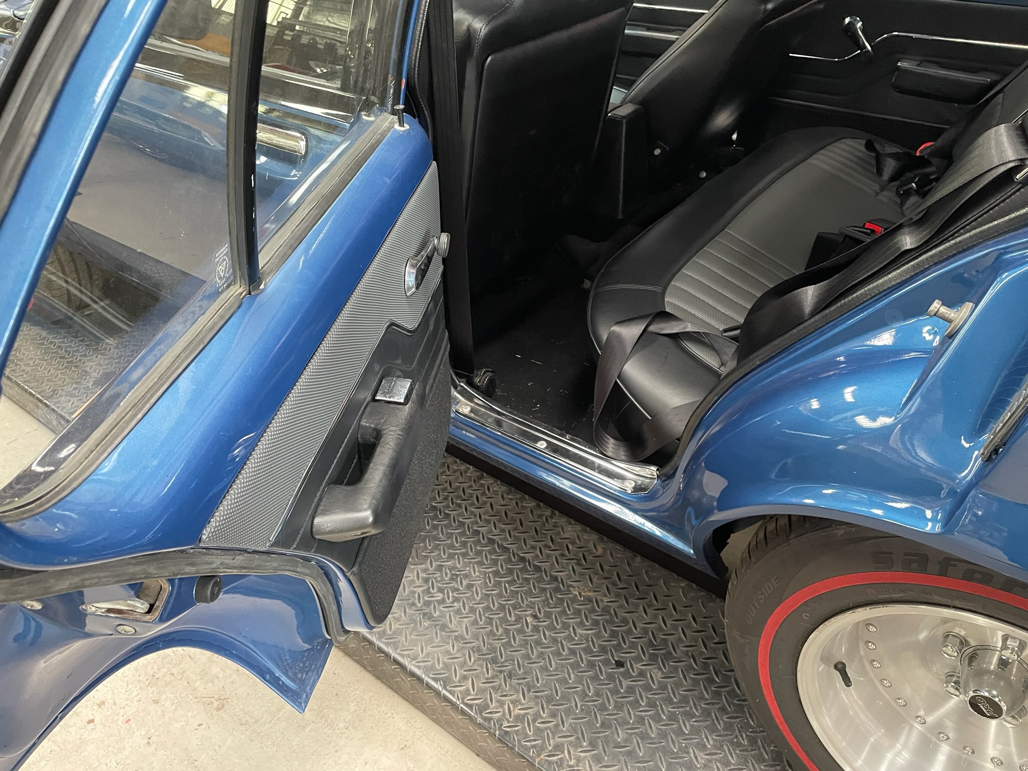 1975 HOLDEN TORANA LH SL/R 5000 TRIBUTE SEDAN