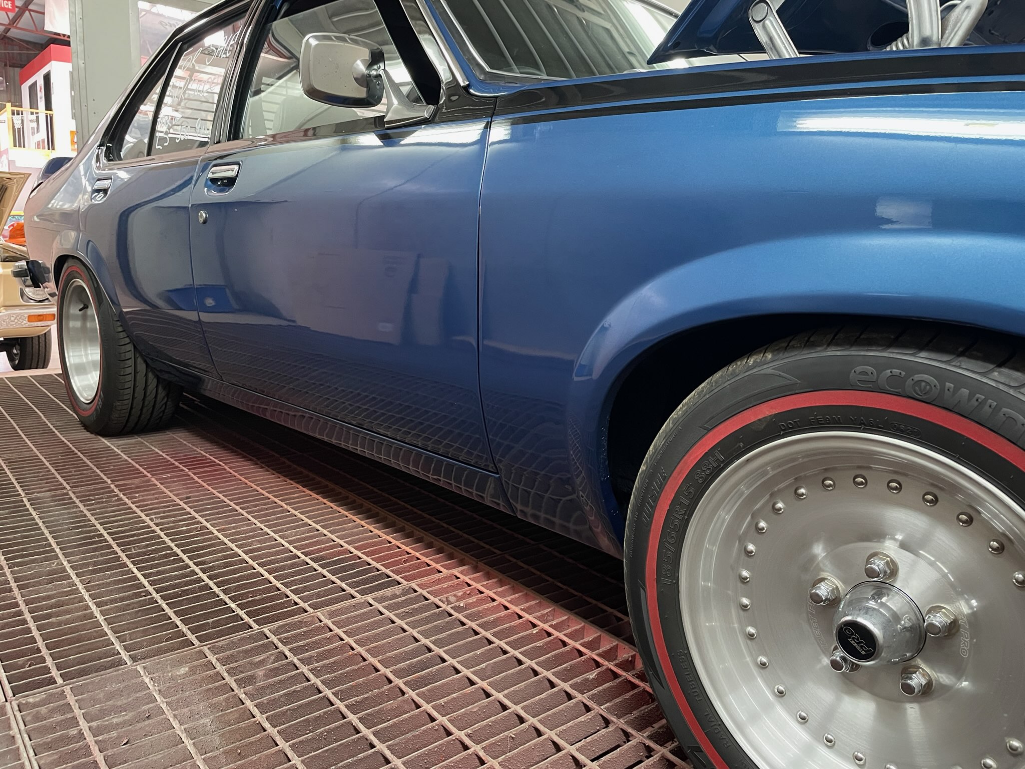 1975 HOLDEN TORANA LH SL/R 5000 TRIBUTE SEDAN