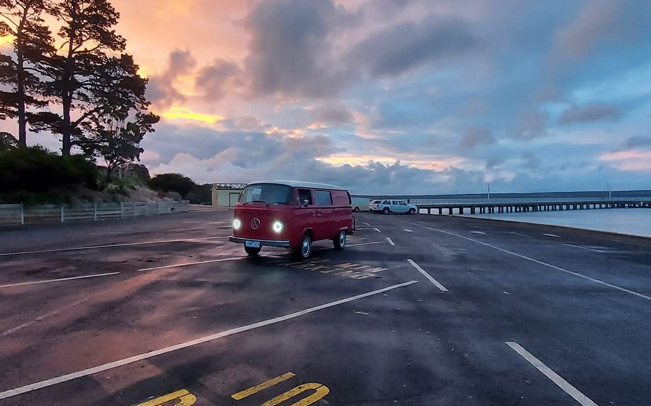 1972 VOLKSWAGEN KOMBI 4 SP MANUAL VAN