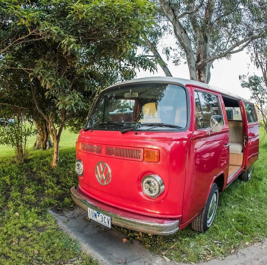 1972 VOLKSWAGEN KOMBI 4 SP MANUAL VAN