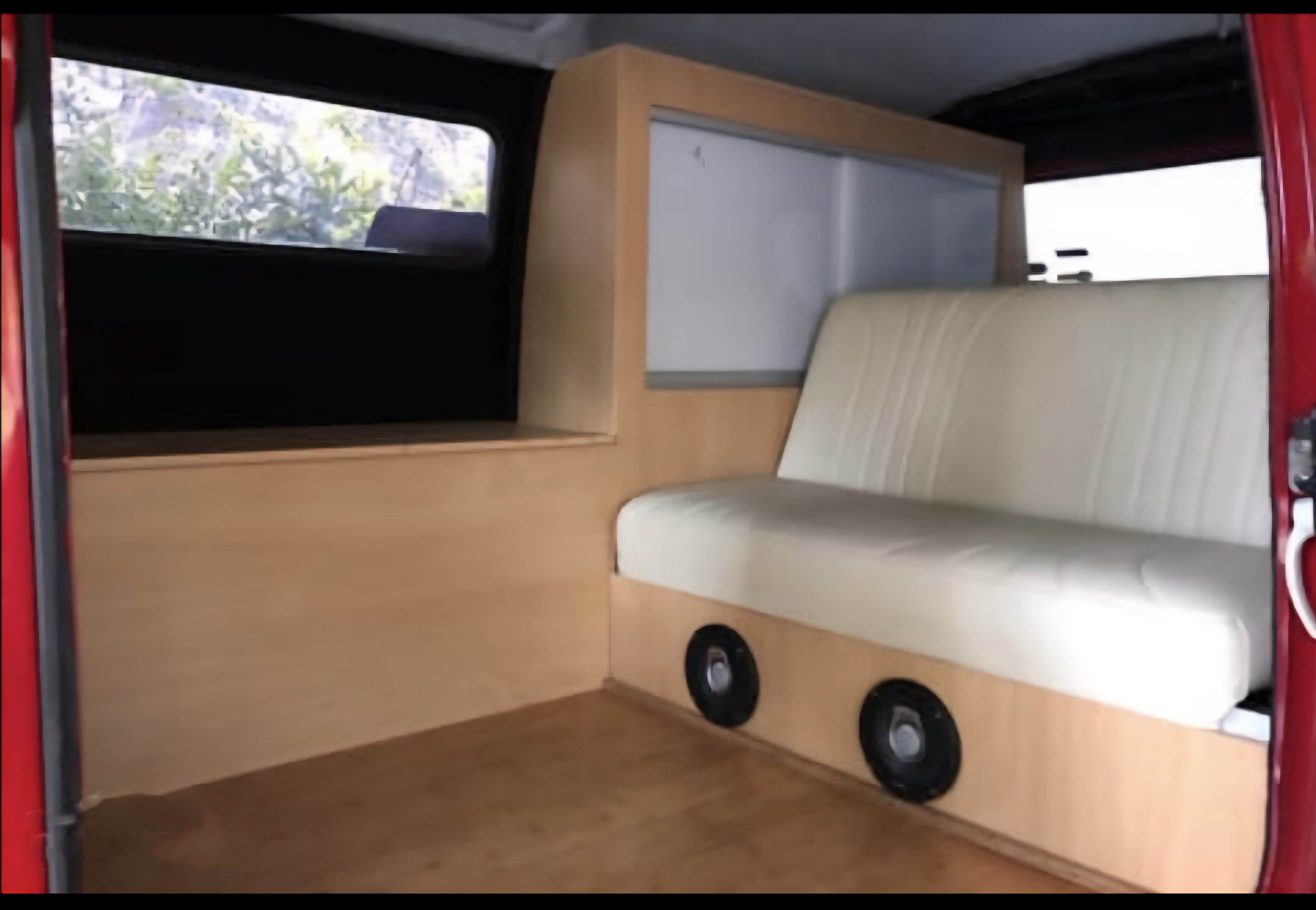 1972 VOLKSWAGEN KOMBI 4 SP MANUAL VAN