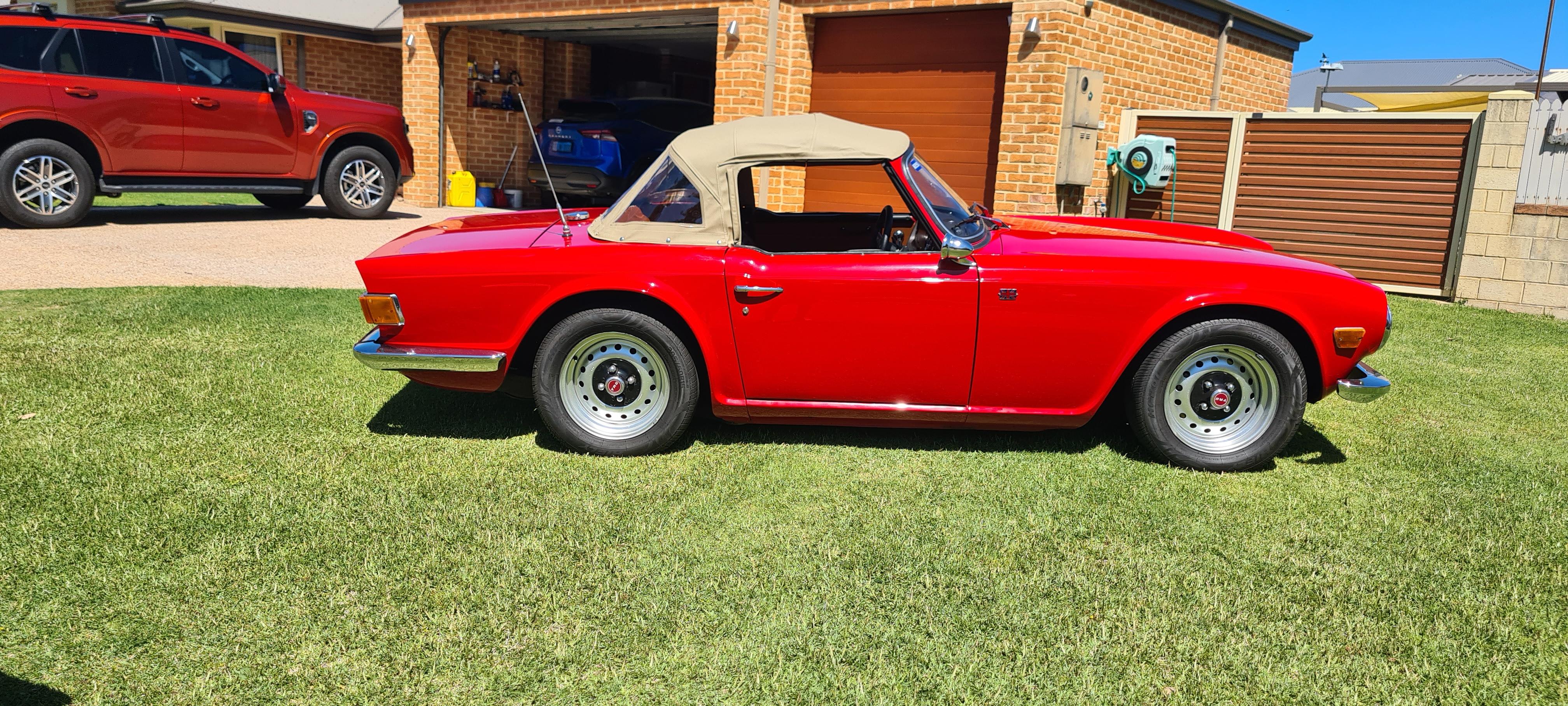 1971 TRIUMPH TR6 4 SP MANUAL 2D CONVERTIBLE