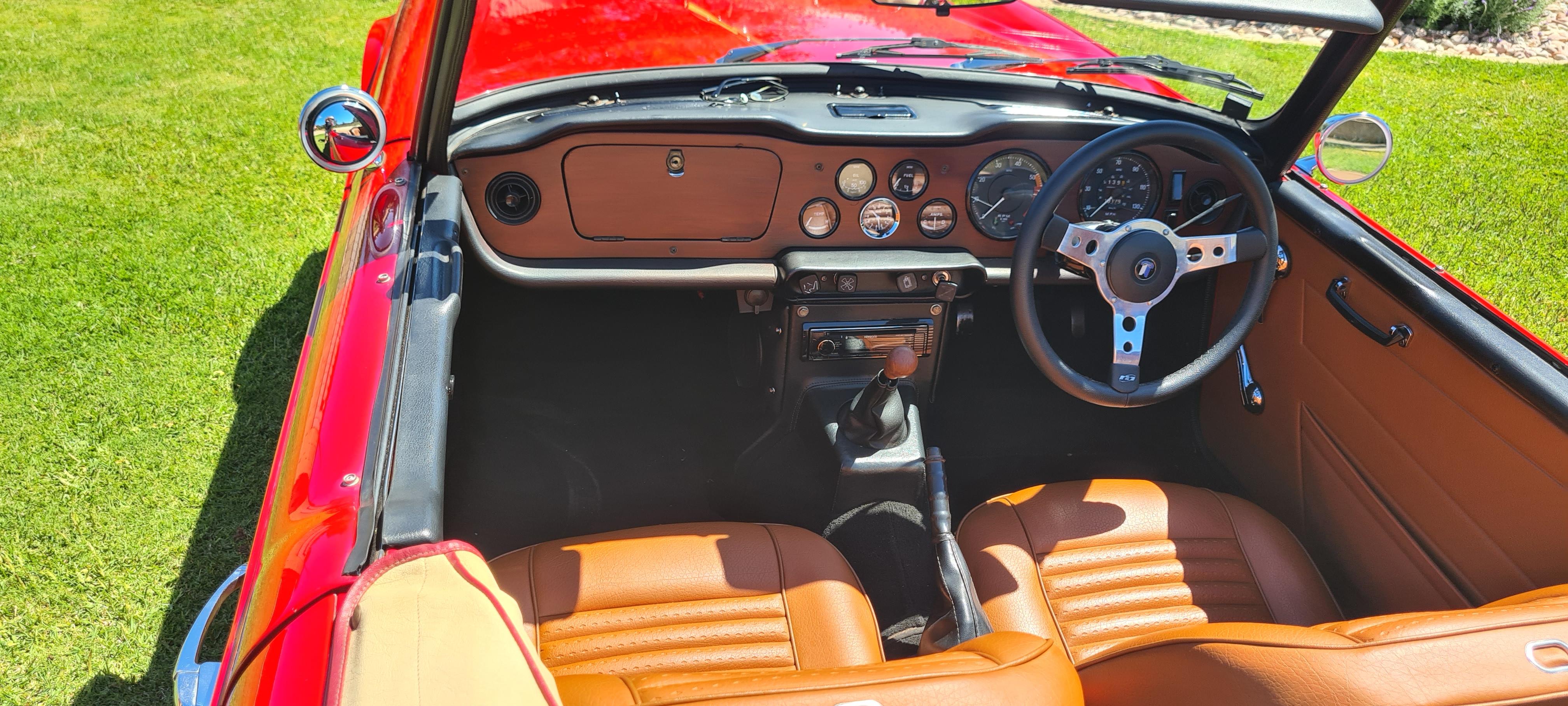 1971 TRIUMPH TR6 4 SP MANUAL 2D CONVERTIBLE