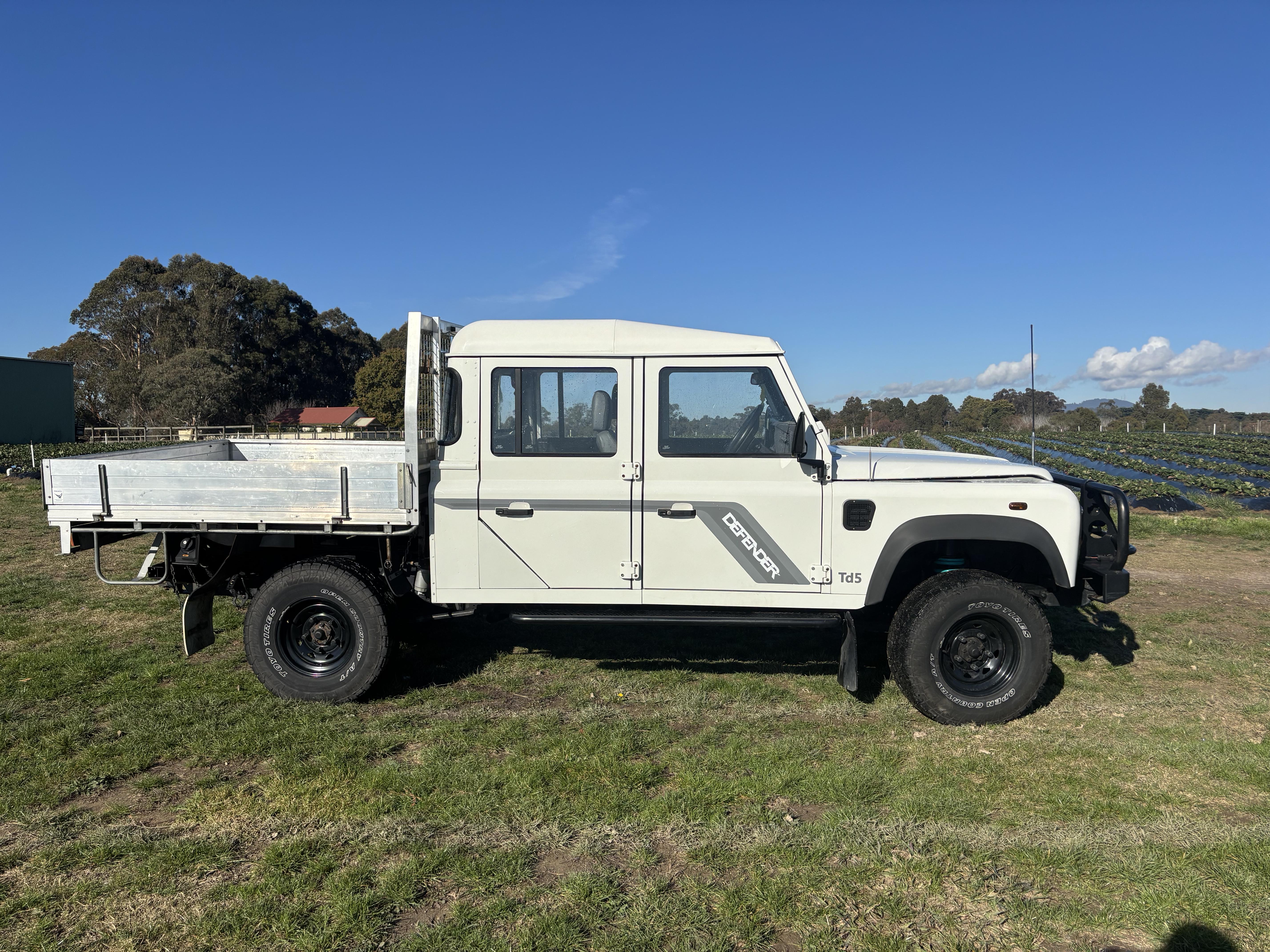 2006 LAND ROVER DEFENDER 130 TD5 4X4 DUAL CAB UTE 