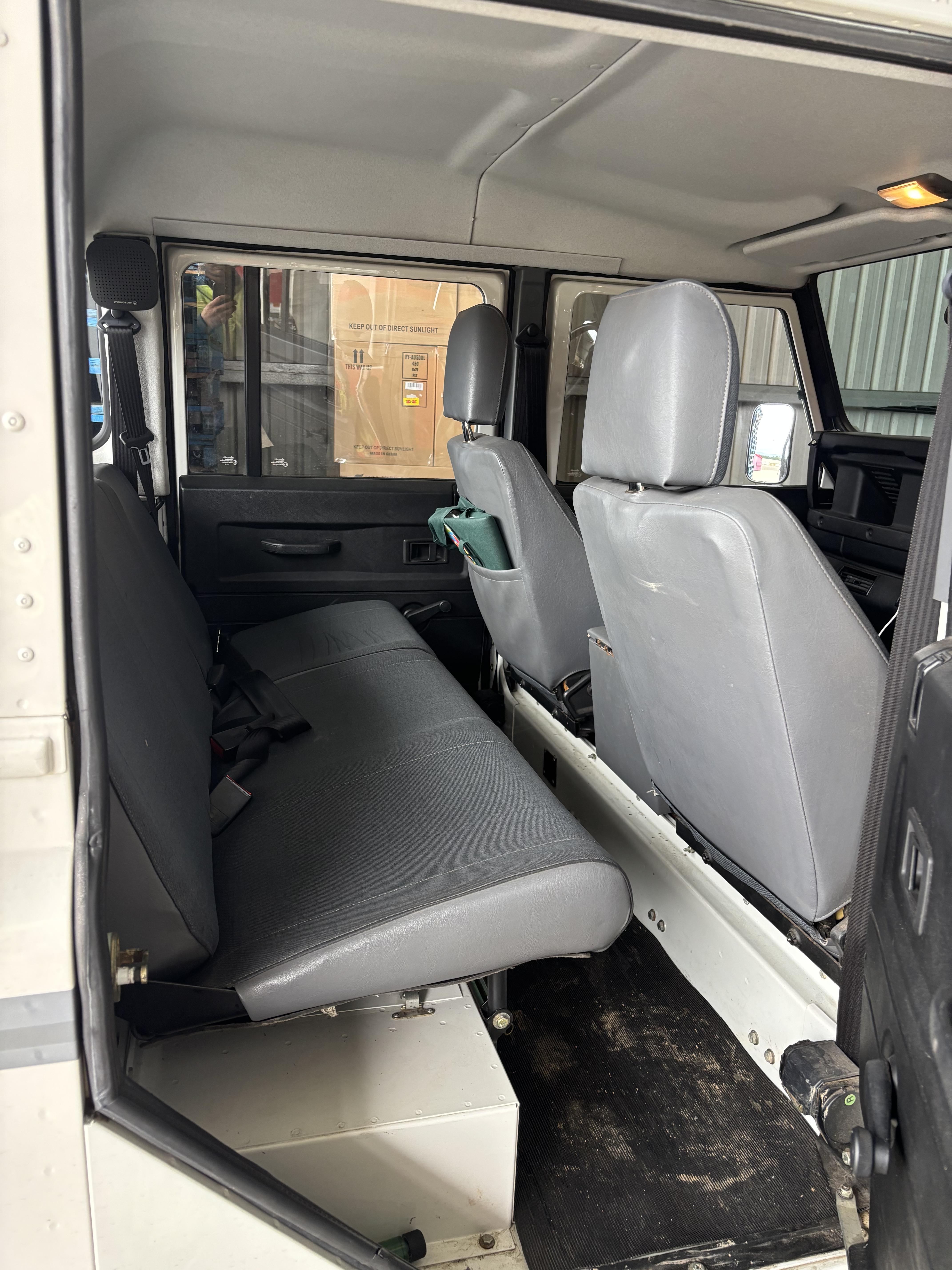 2006 LAND ROVER DEFENDER 130 TD5 4X4 DUAL CAB UTE