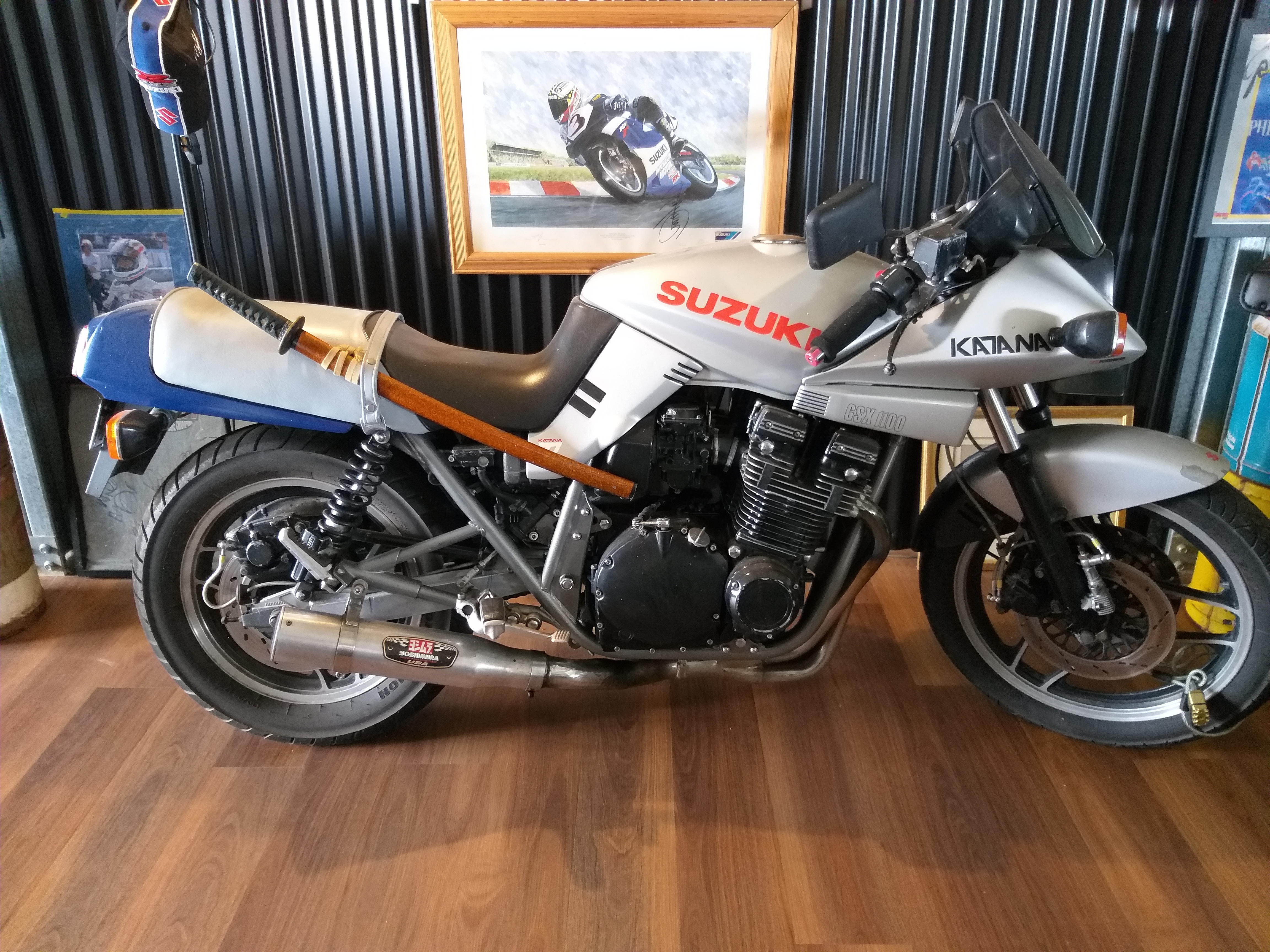 1983 SUZUKI GSX1100S KATANA ROAD