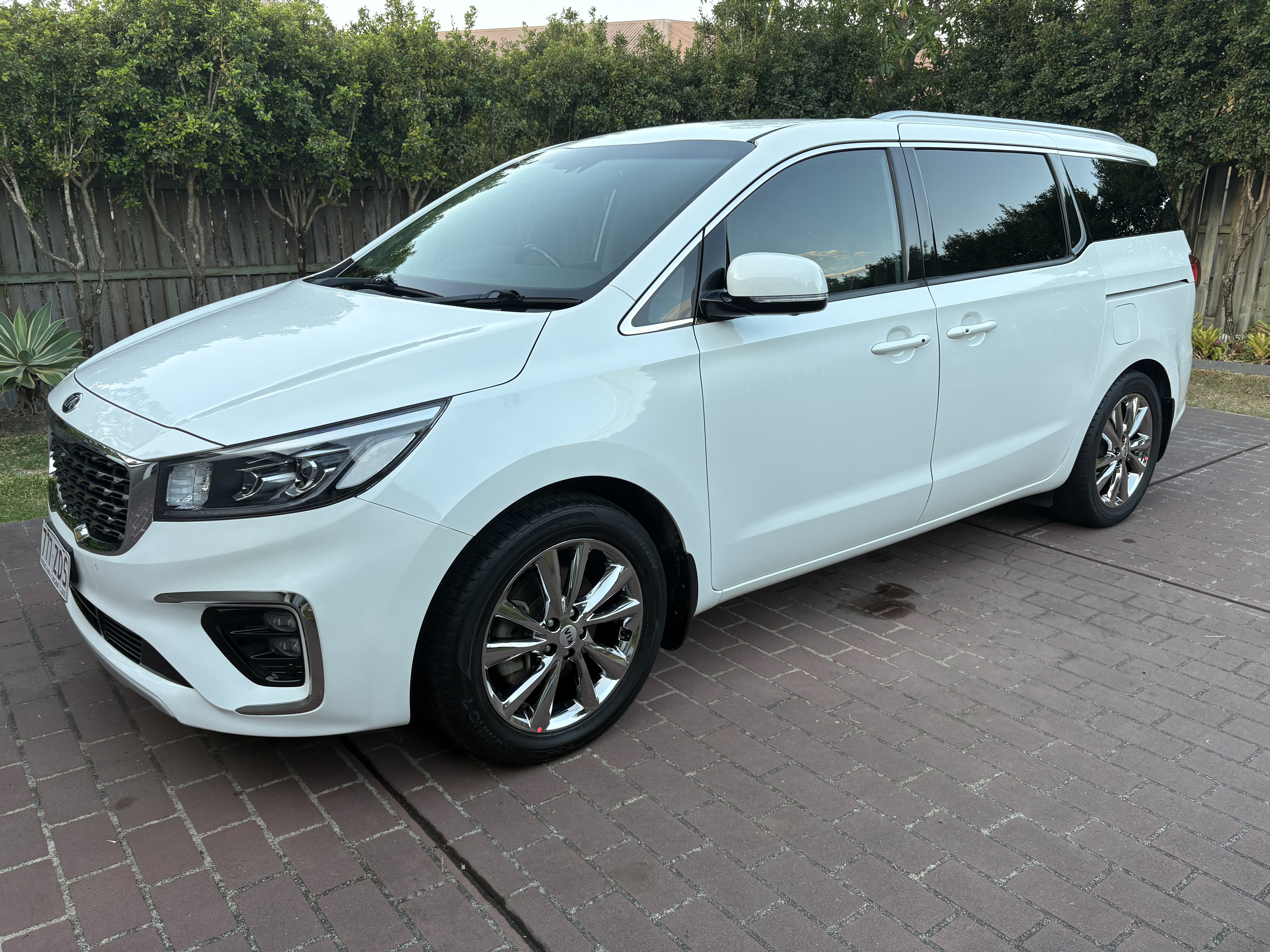 2019 KIA CARNIVAL YP PE MY20 PLATINUM 8 SP AUTOMATIC 4D WAGON