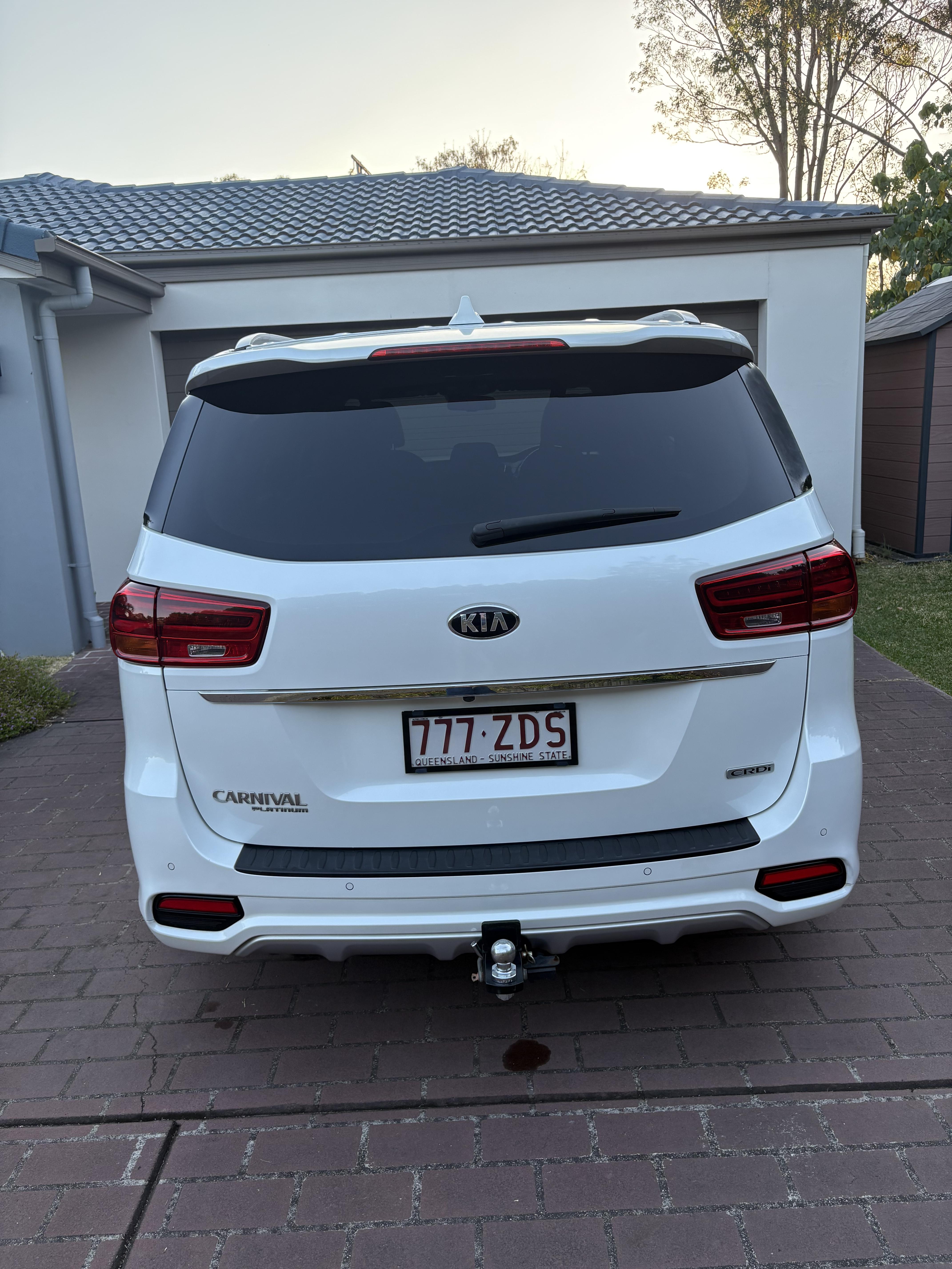 2019 KIA CARNIVAL YP PE MY20 PLATINUM 8 SP AUTOMATIC 4D WAGON