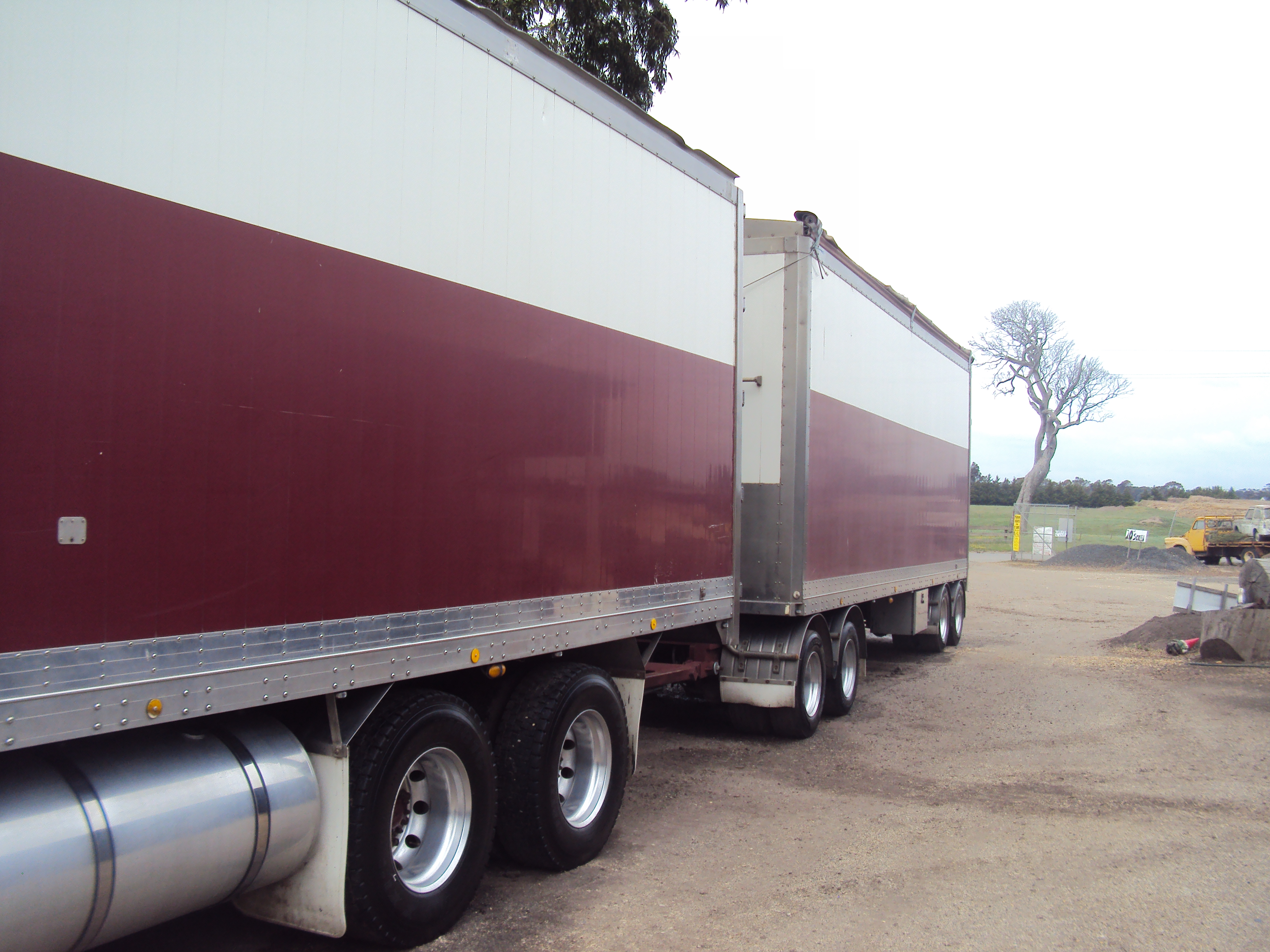 2008 VOLVO FH AUTOMATIC PRIME MOVER WITH TRAILERS 