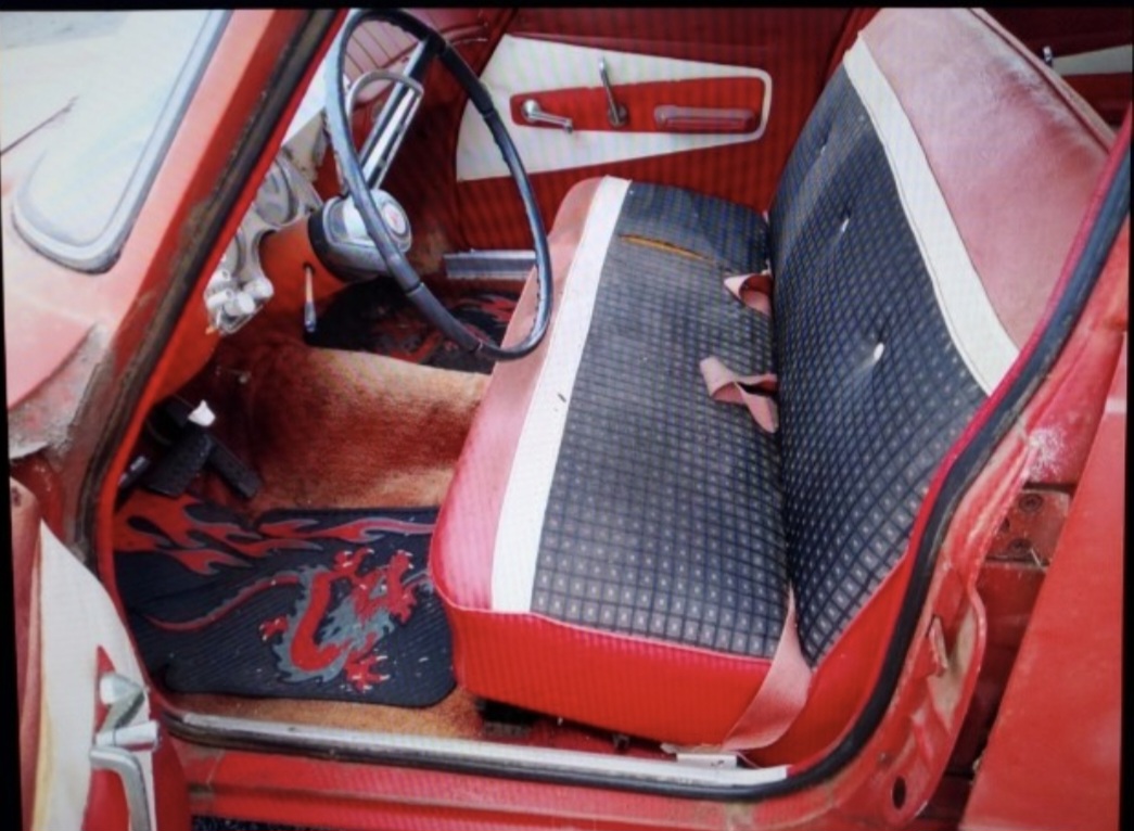 1961 PLYMOUTH VALIANT V200 SEDAN