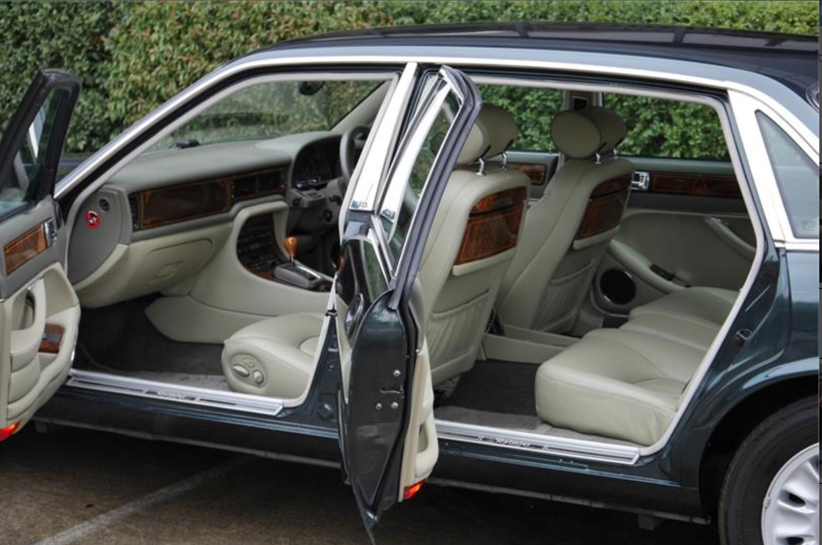 1996 DAIMLER DOUBLE SIX 4 SP AUTOMATIC 4D SEDAN