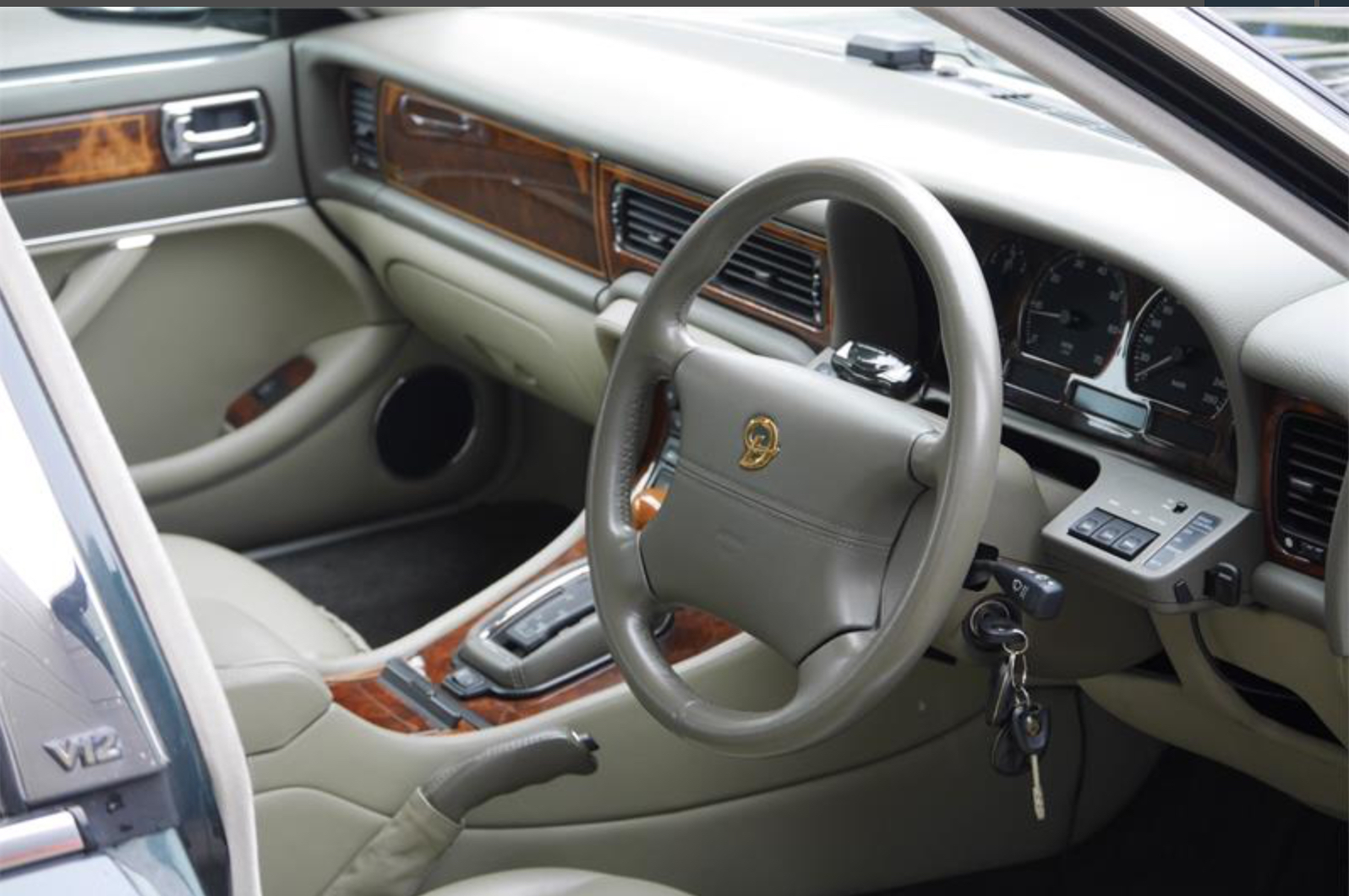1996 DAIMLER DOUBLE SIX 4 SP AUTOMATIC 4D SEDAN