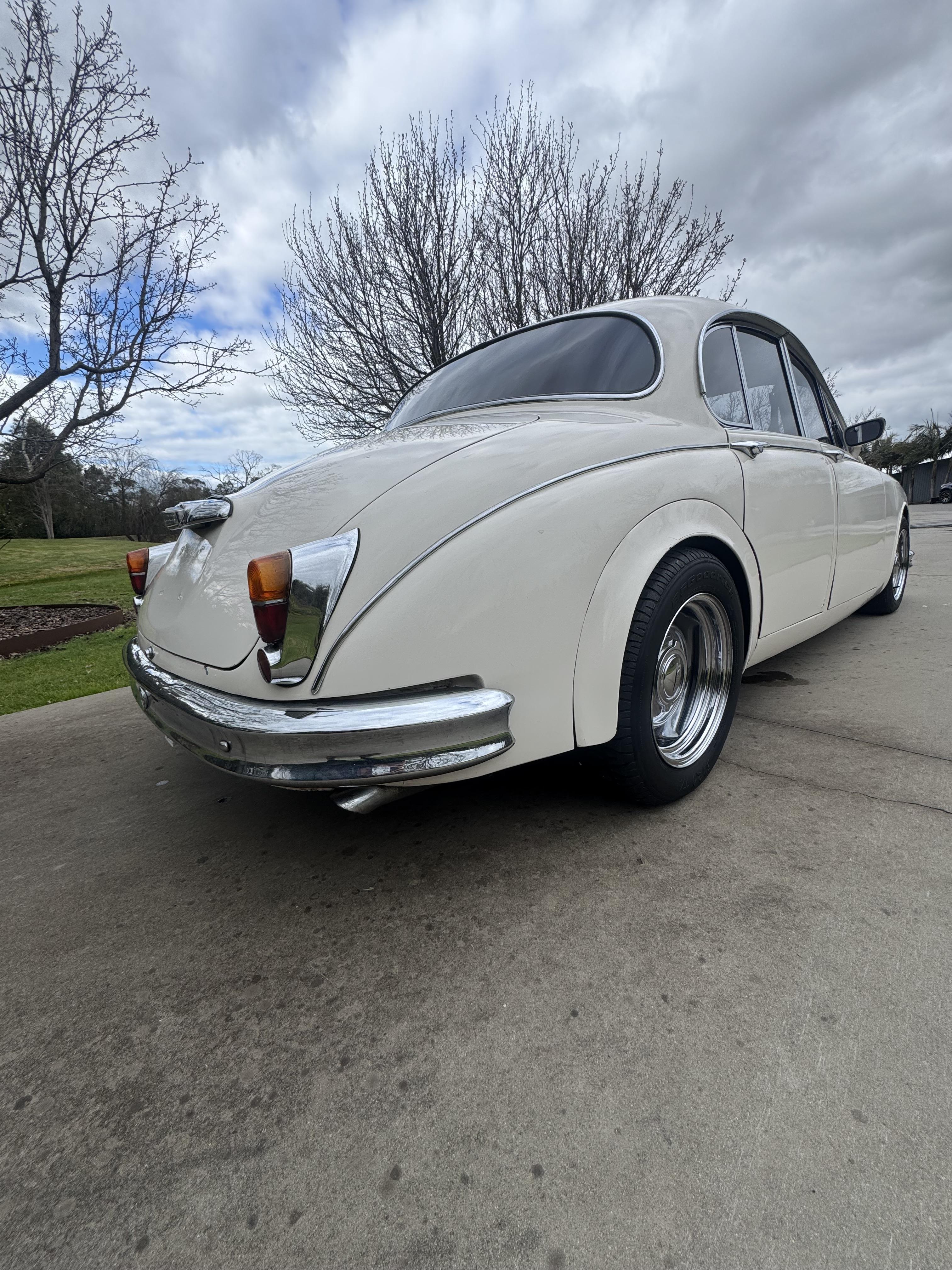 1960 JAGUAR MK II 4D SEDAN