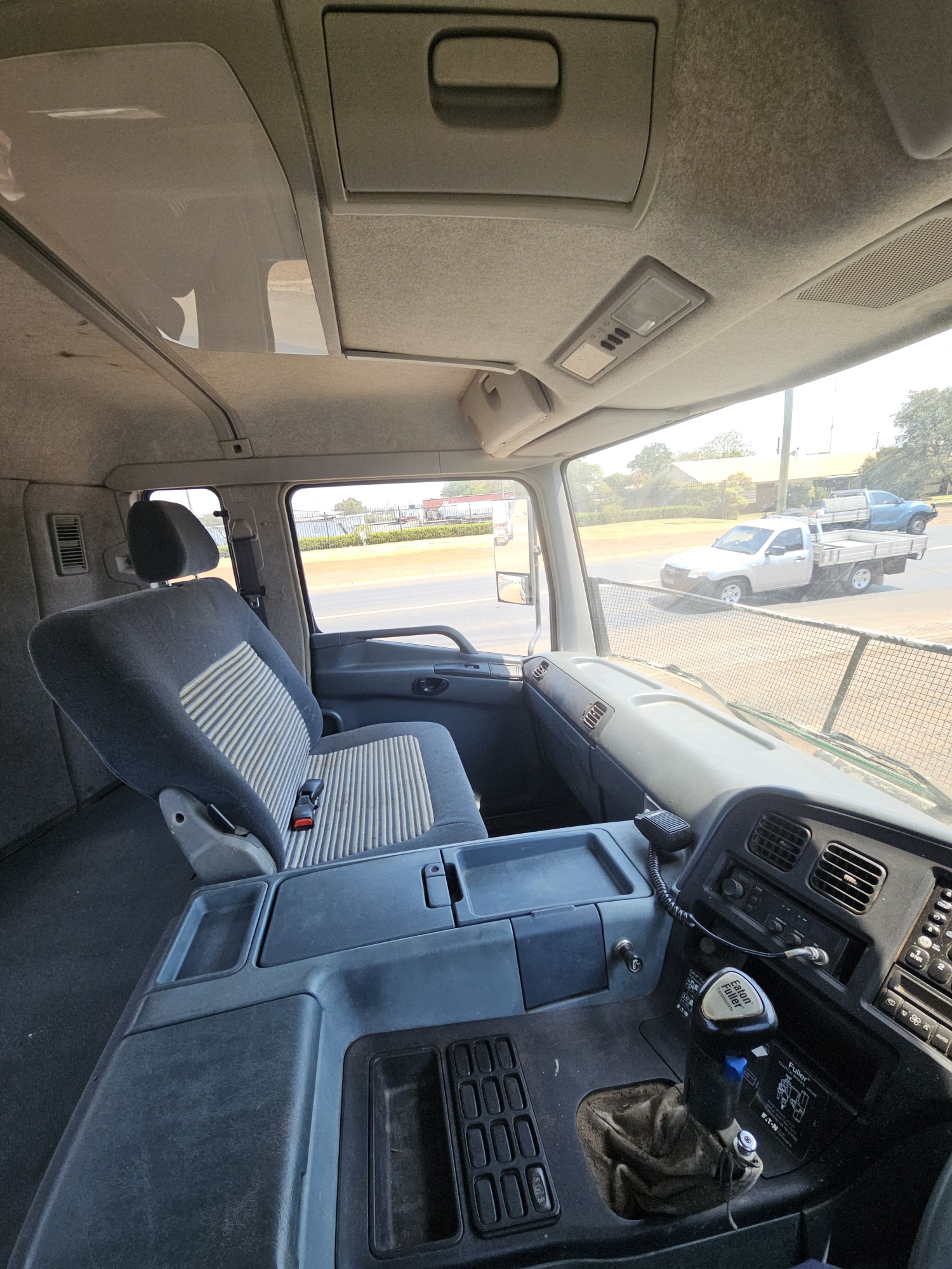 2005 MITSUBISHI FUSO FV SERIES 6X4 RIGID