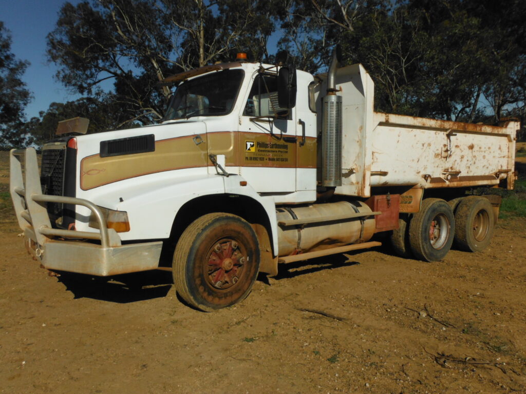 1992 VOLVO N12 TIPPER