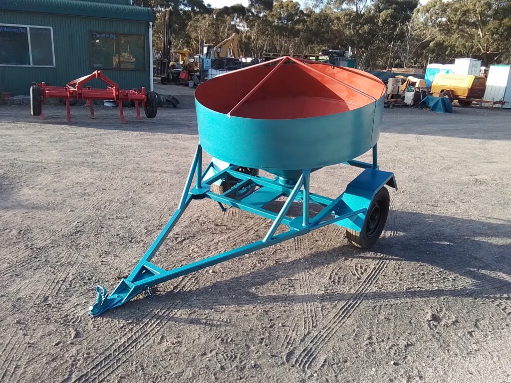 TRAILING SHEEP FEEDER