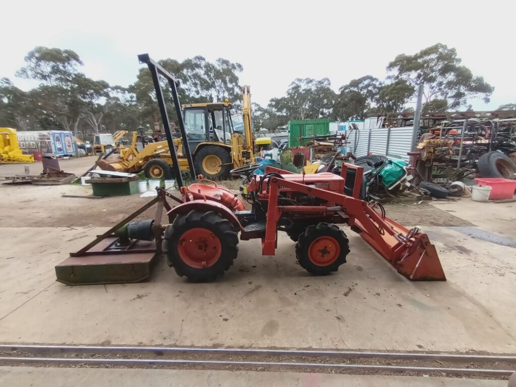 Kubota B7001 FEL & Slasher