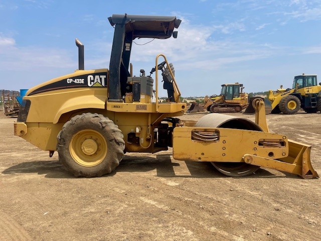 2004 CAT CP433E VIBRATORY SOIL COMPACTOR