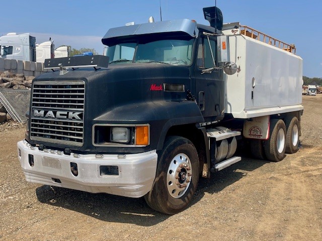 1997 MACK CH688 WATER TRUCK