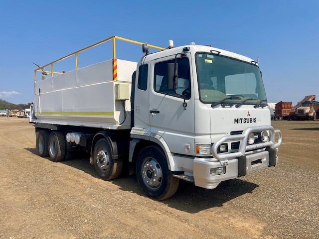 1998 MITSUBISHI FS 500 WATER TRUCK