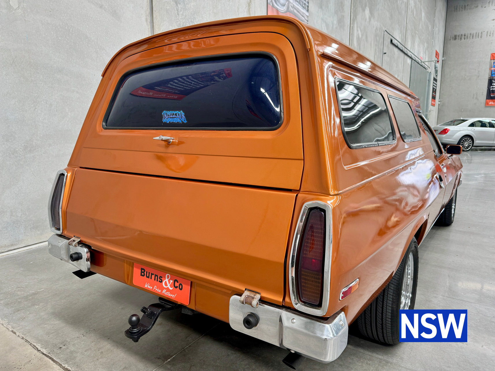 1975 HOLDEN HJ SANDMAN V8 AUTOMATIC PANEL VAN
