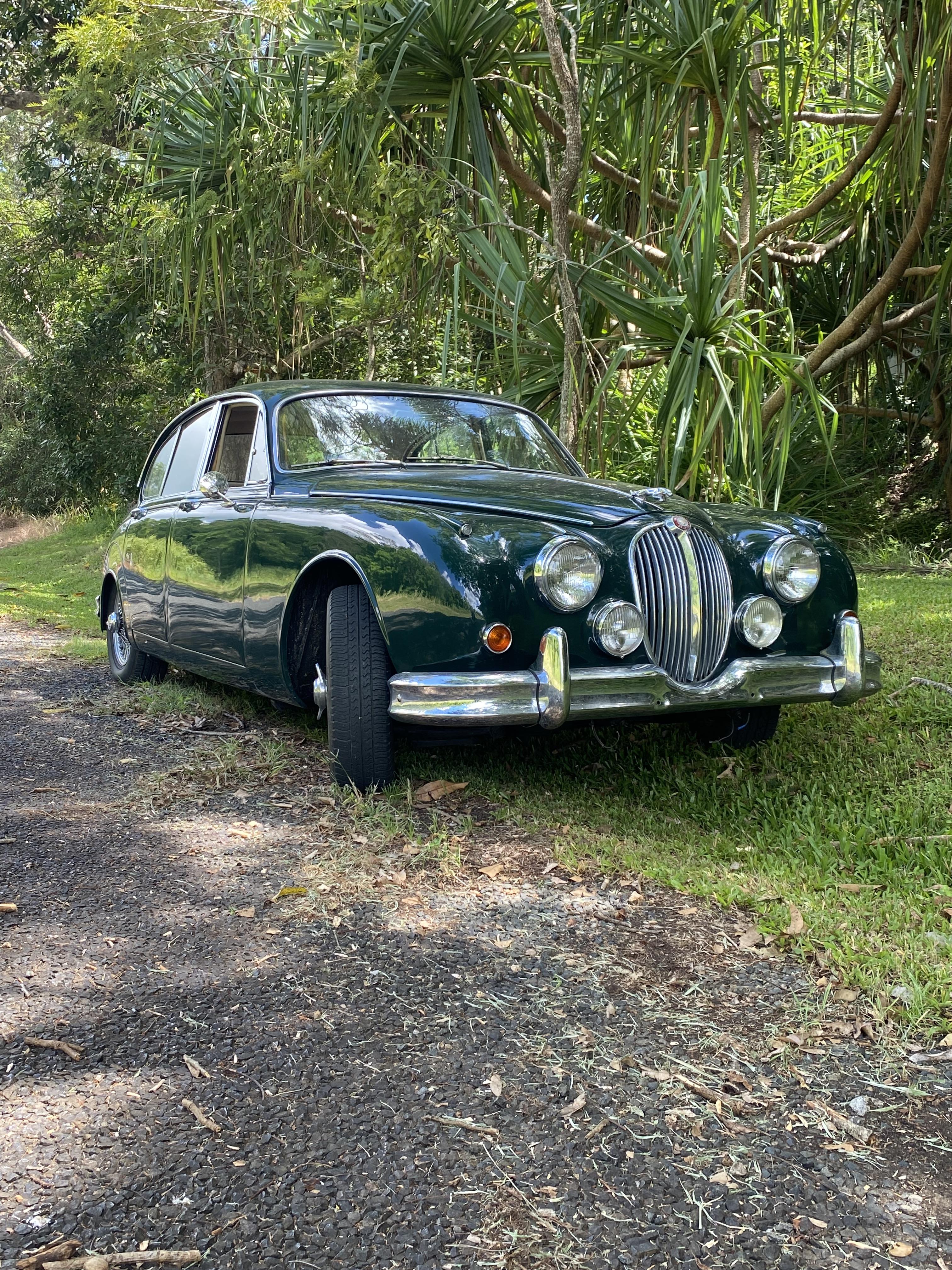 1962 JAGUAR MKII 3.8 AUTOMATIC SEDAN