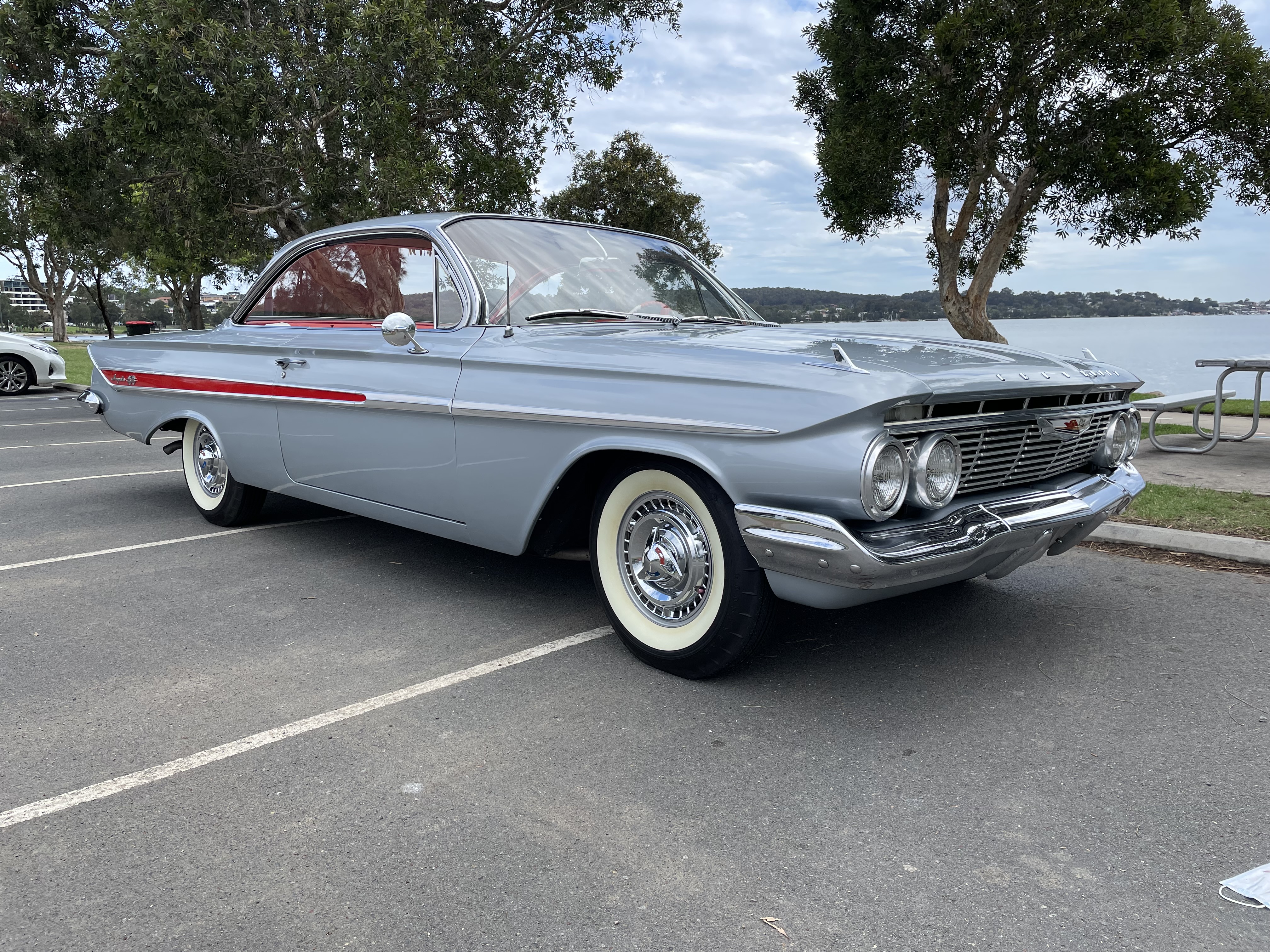 1961 CHEVROLET IMPALA SS MANUAL COUPE