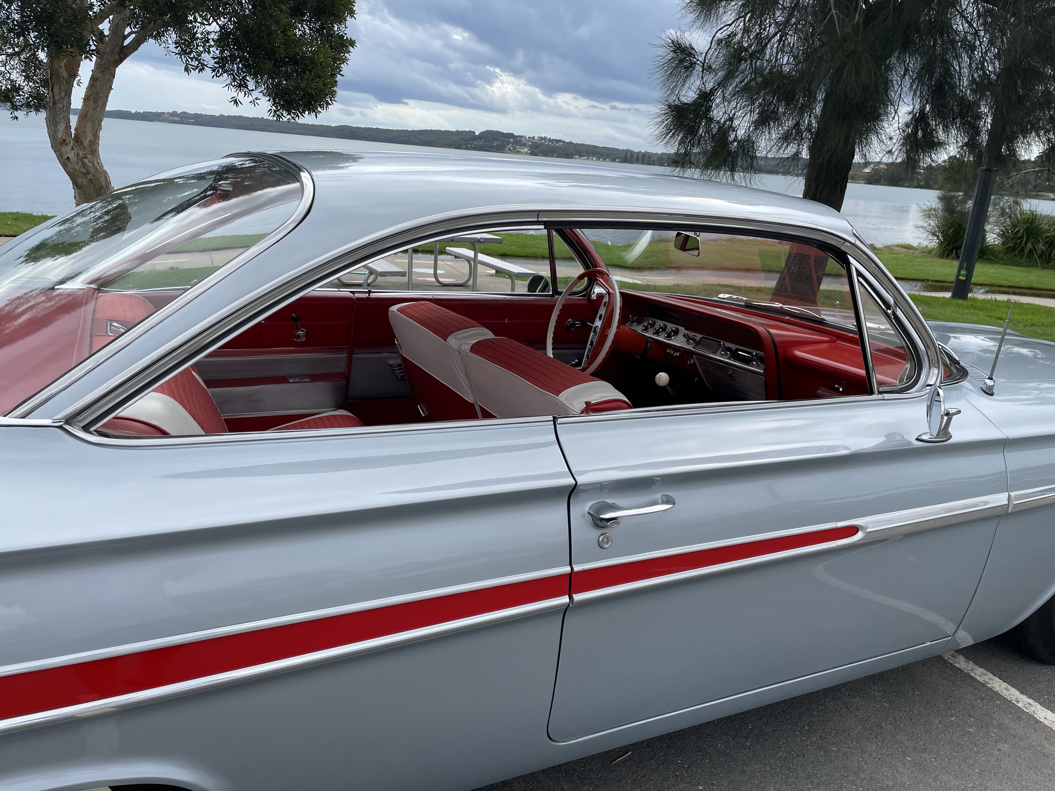 1961 CHEVROLET IMPALA SS MANUAL COUPE