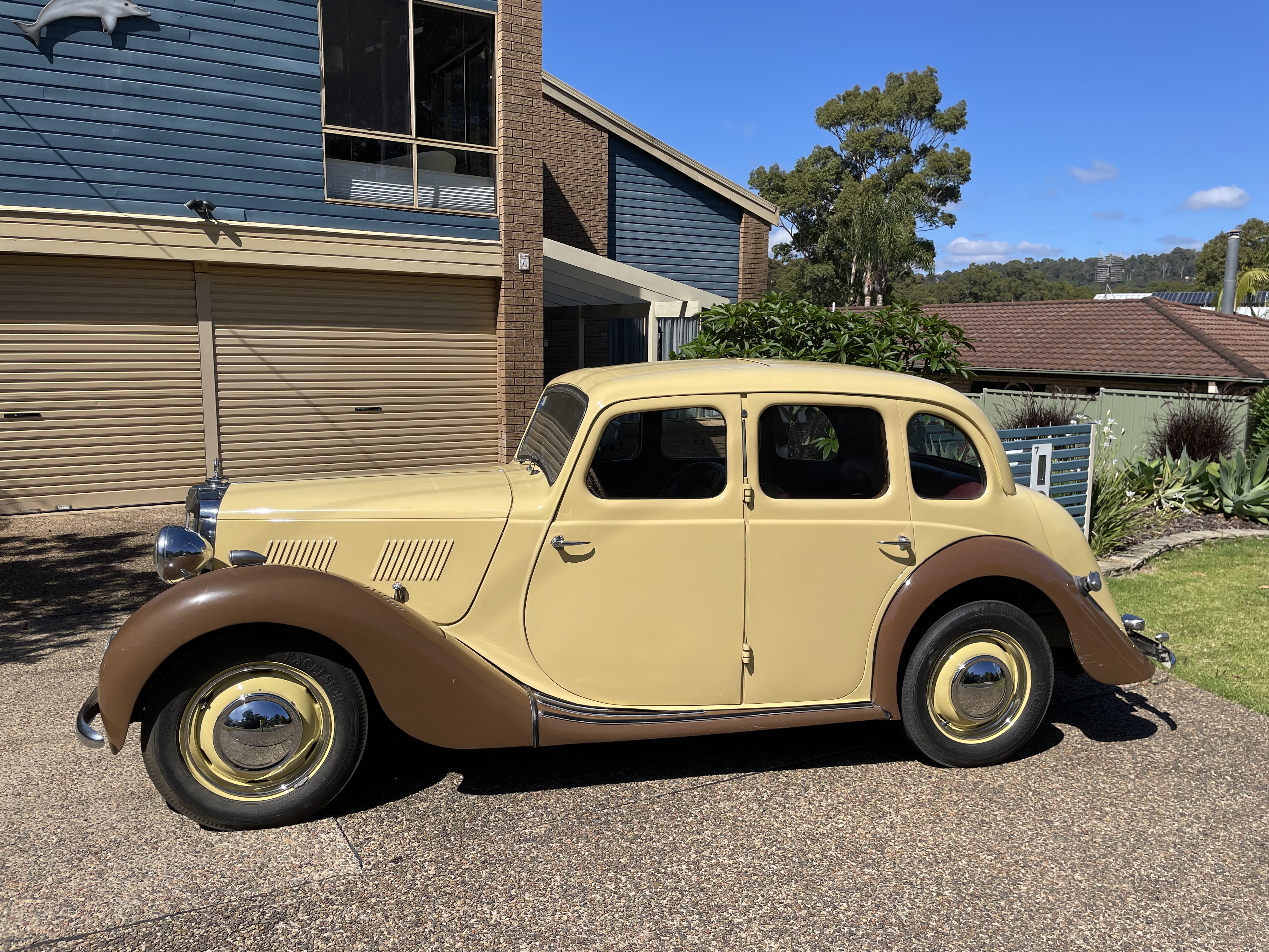 1949 MG Y-TYPE SEDAN