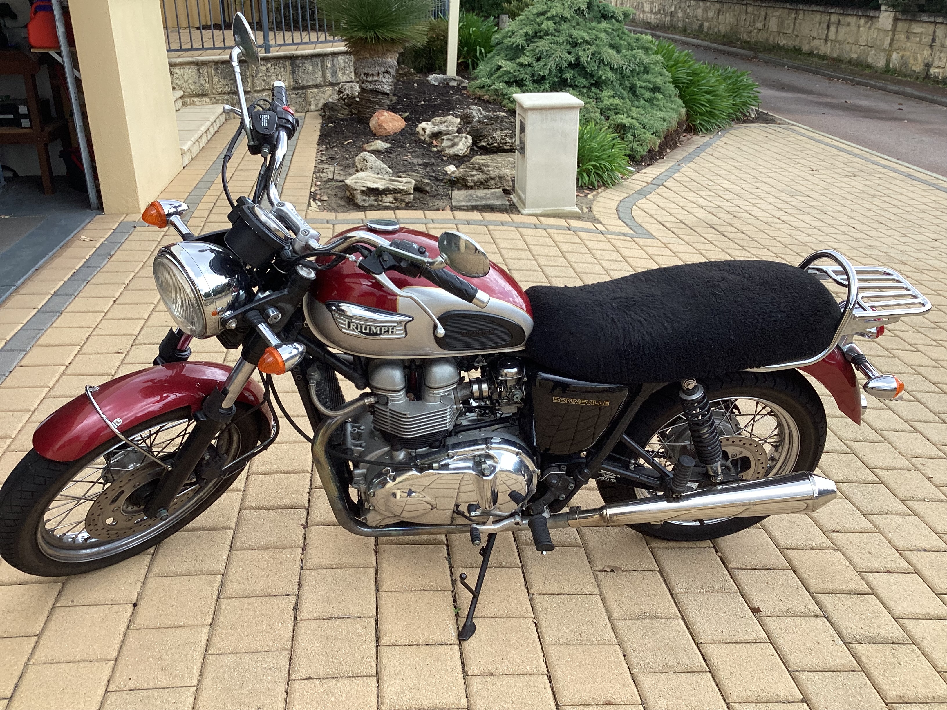 2001 TRIUMPH BONNEVILLE 865CC CLASSIC ROAD 