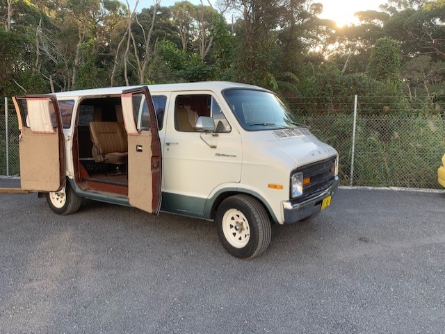 1976 DODGE SPORTSMAN VAN 