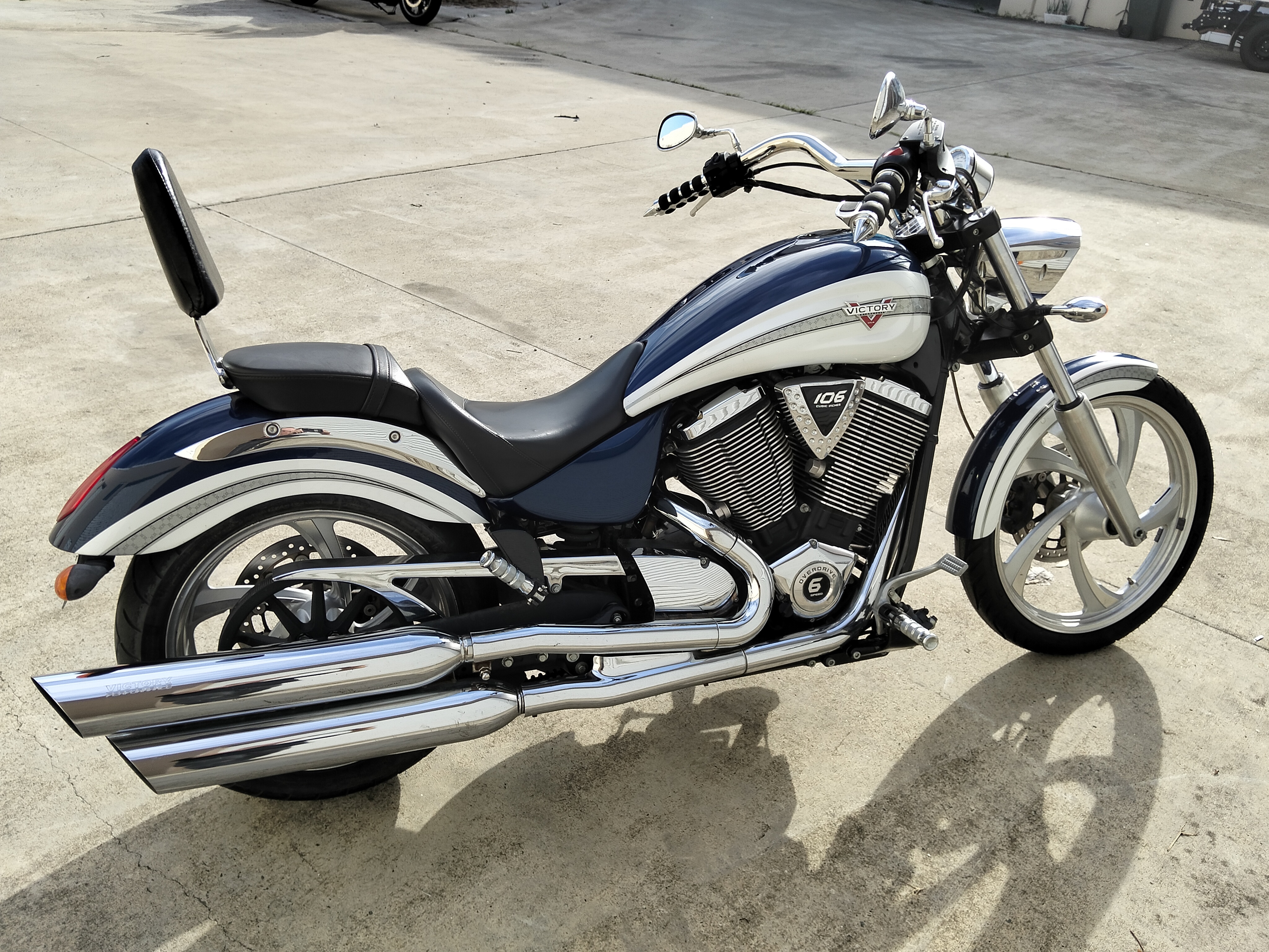 2011 VICTORY VEGAS 106 (1737CC) CRUISER