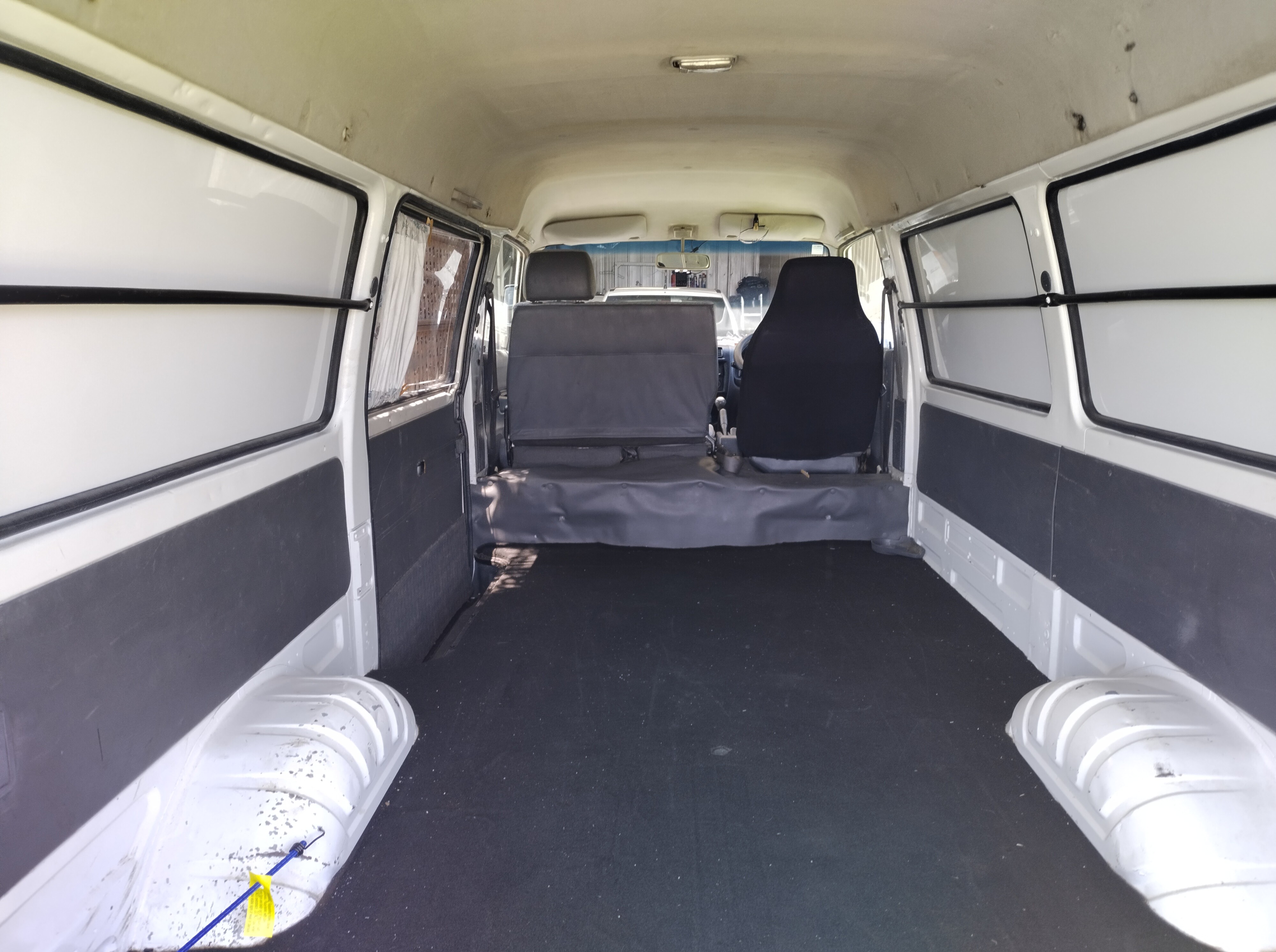 2002 MAZDA E2000 SH93 (MWB) 5 SP MANUAL VAN