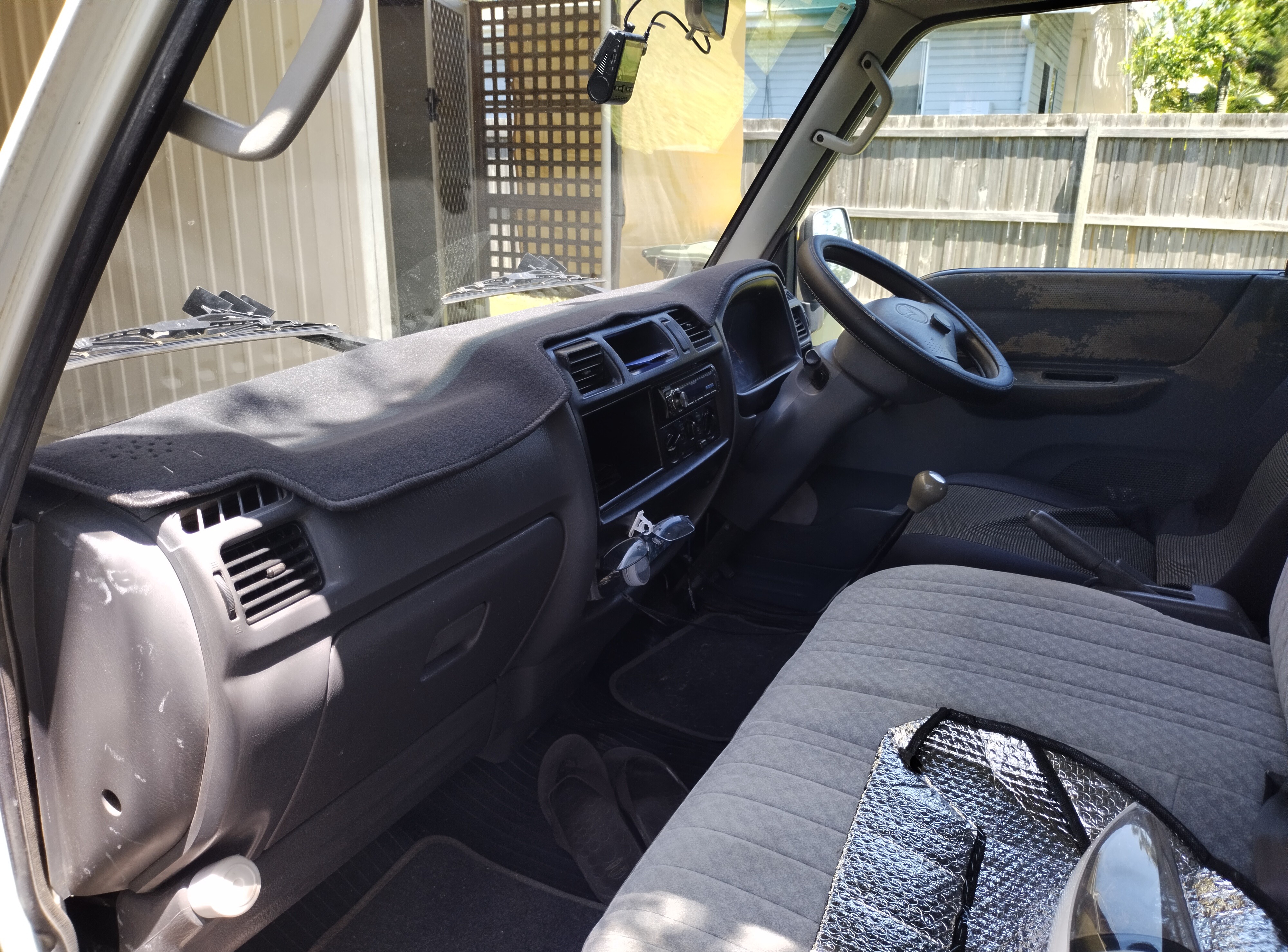 2002 MAZDA E2000 SH93 (MWB) 5 SP MANUAL VAN