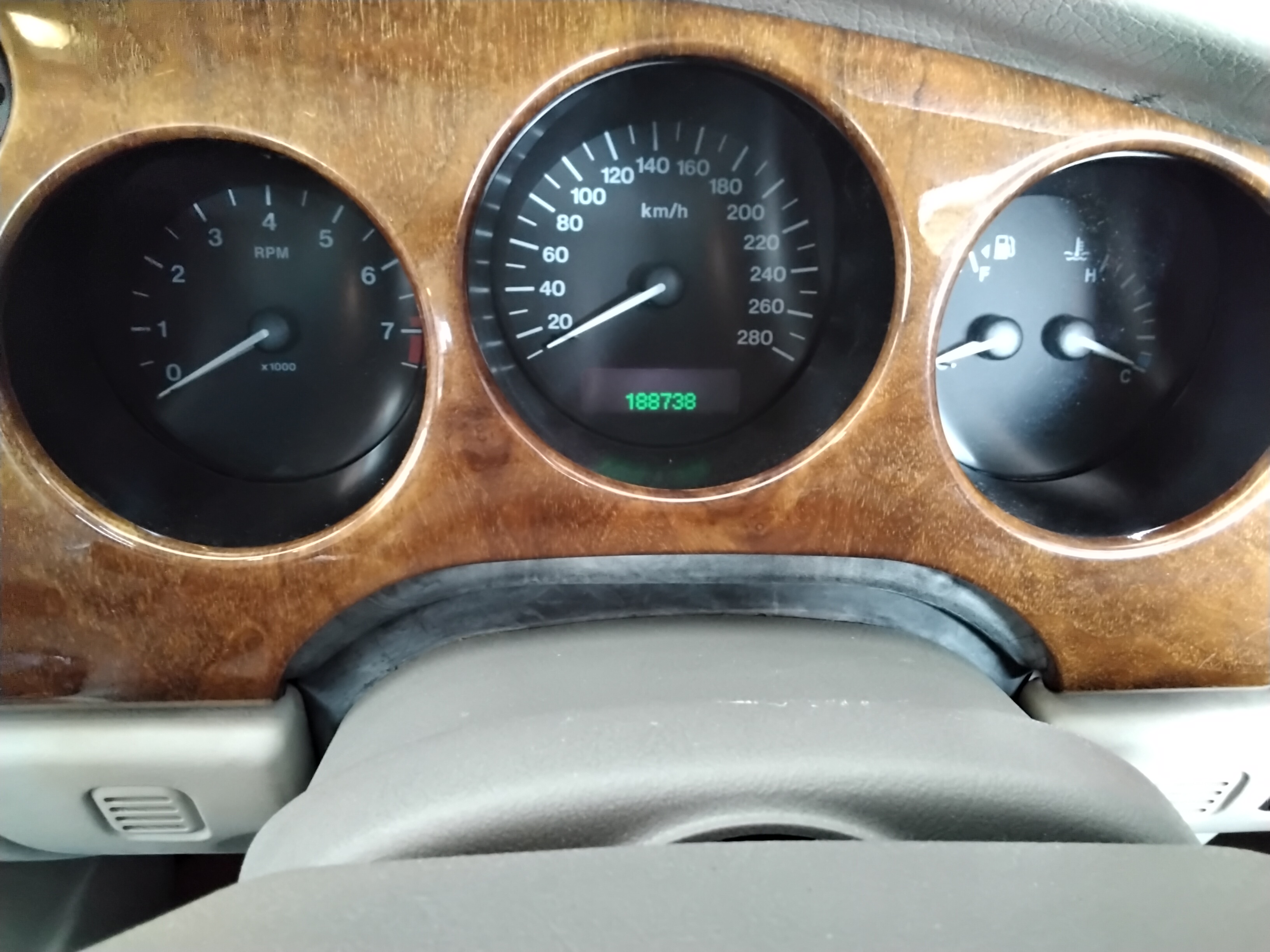 2000 JAGUAR XK8 MY01 CLASSIC 5 SP AUTOMATIC 2D COUPE