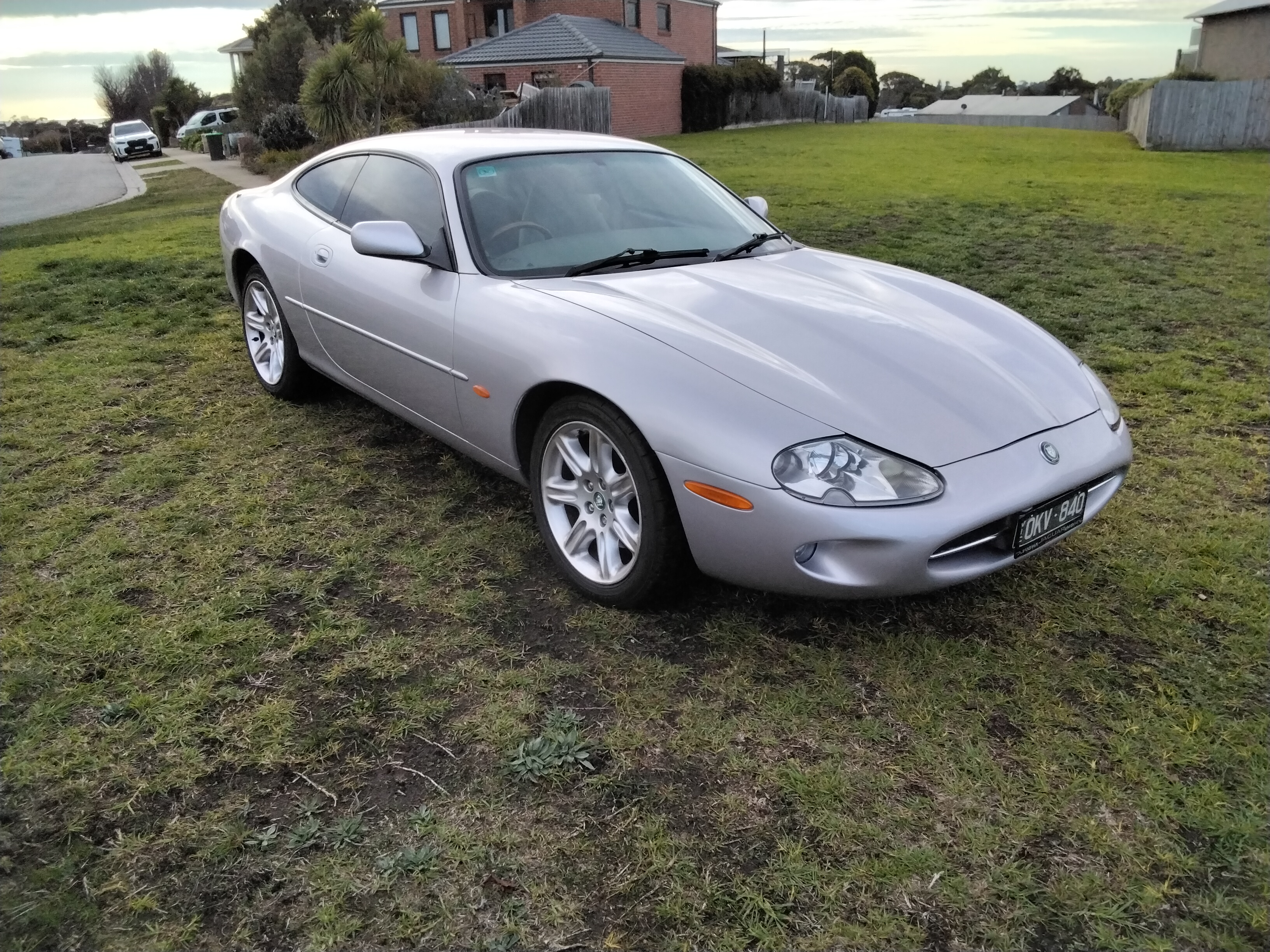 2000 JAGUAR XK8 MY01 CLASSIC 5 SP AUTOMATIC 2D COUPE