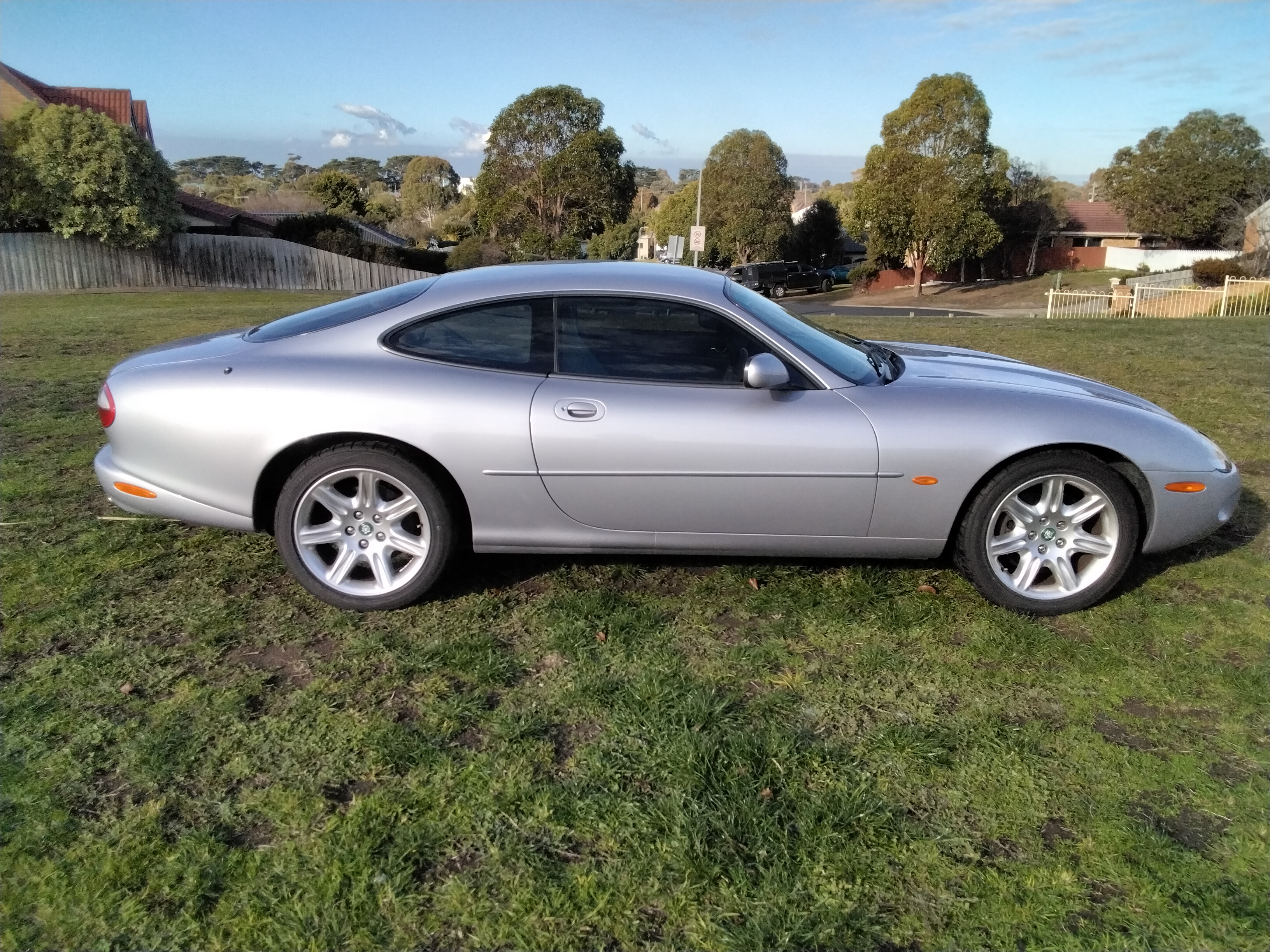 2000 JAGUAR XK8 MY01 CLASSIC 5 SP AUTOMATIC 2D COUPE