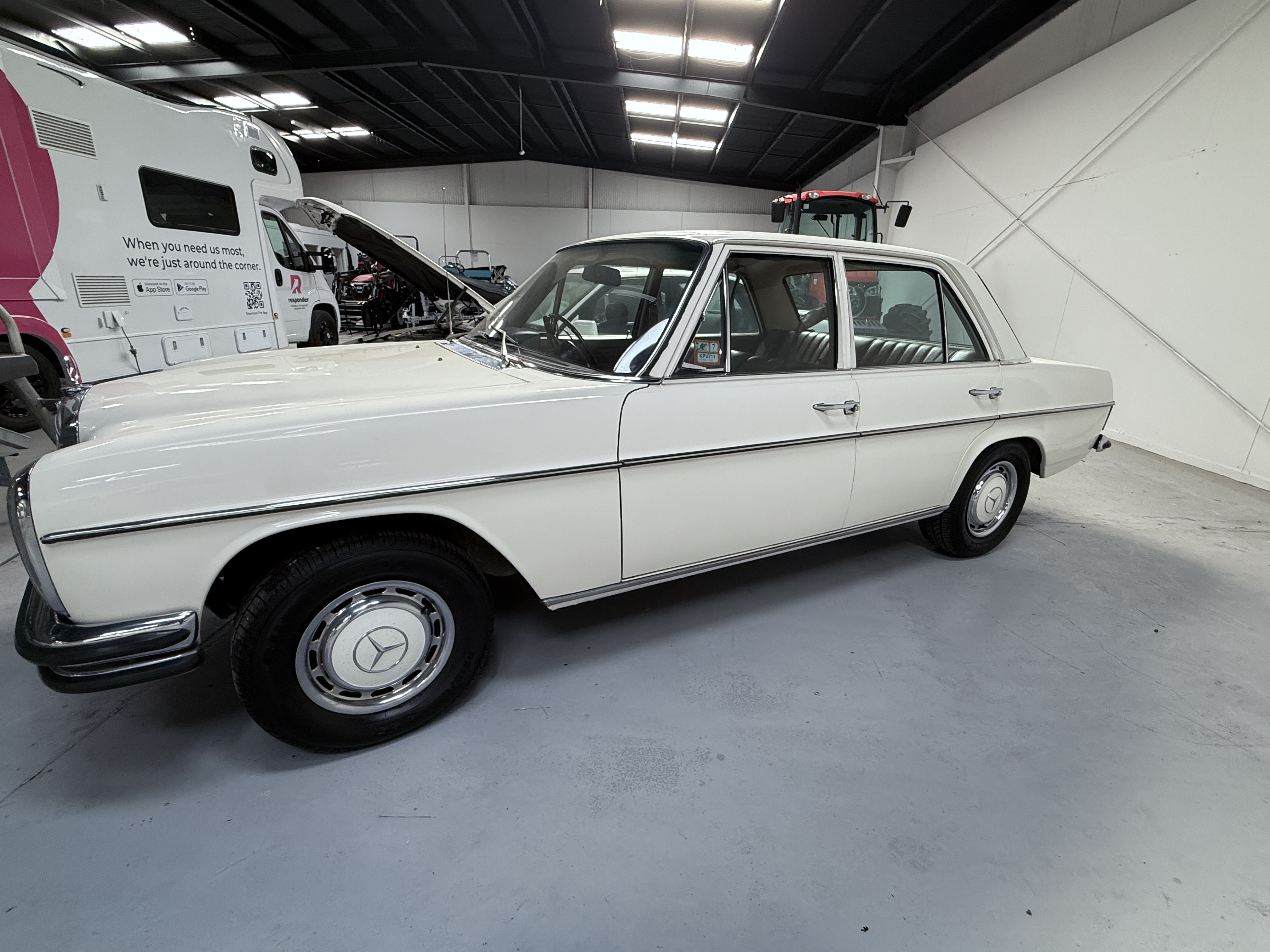 1970 MERCEDES-BENZ 250 3 SP AUTOMATIC 4D SEDAN 