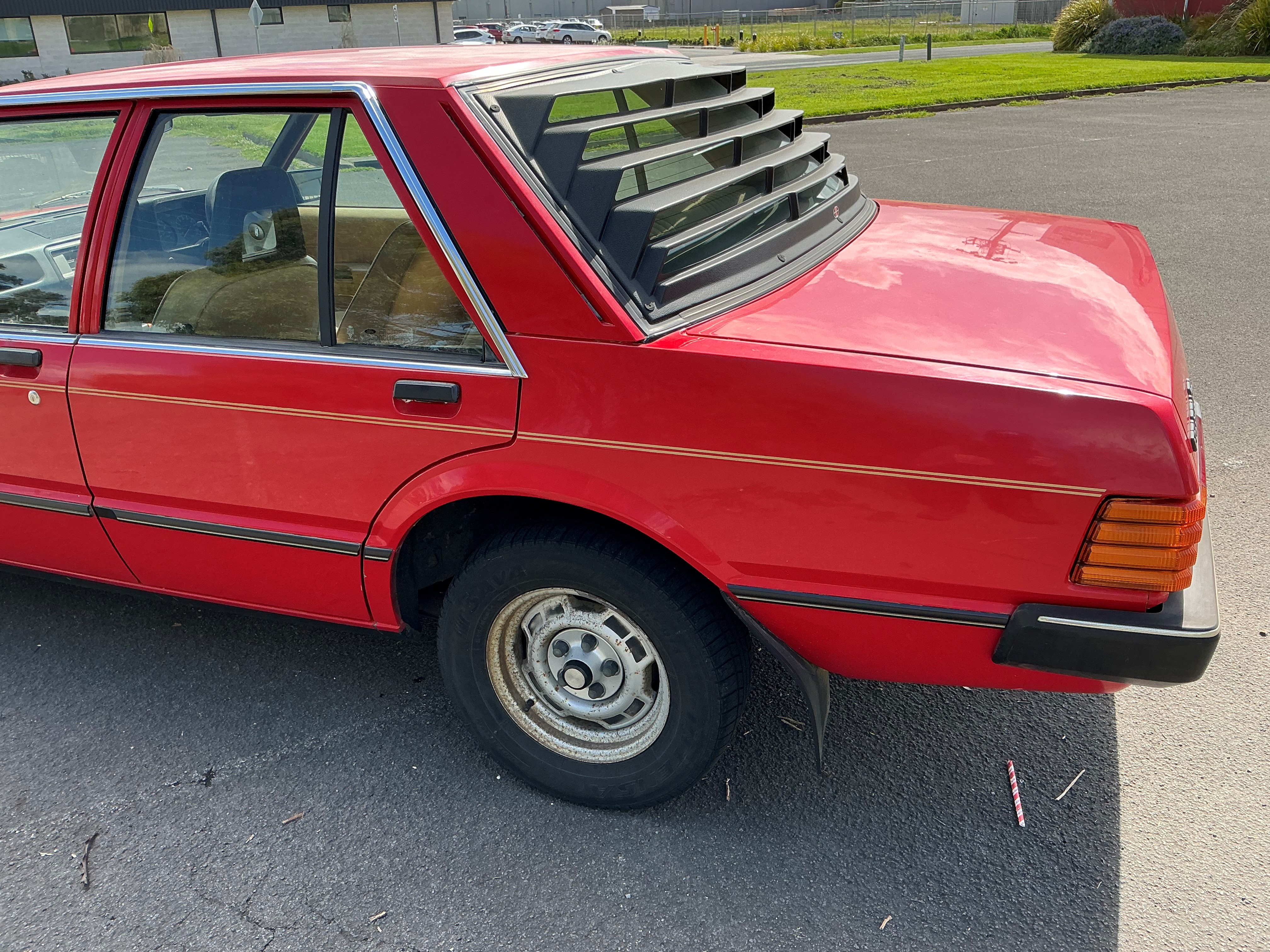 1984 FORD FALCON XE GL 3 SP AUTOMATIC 4D SEDAN