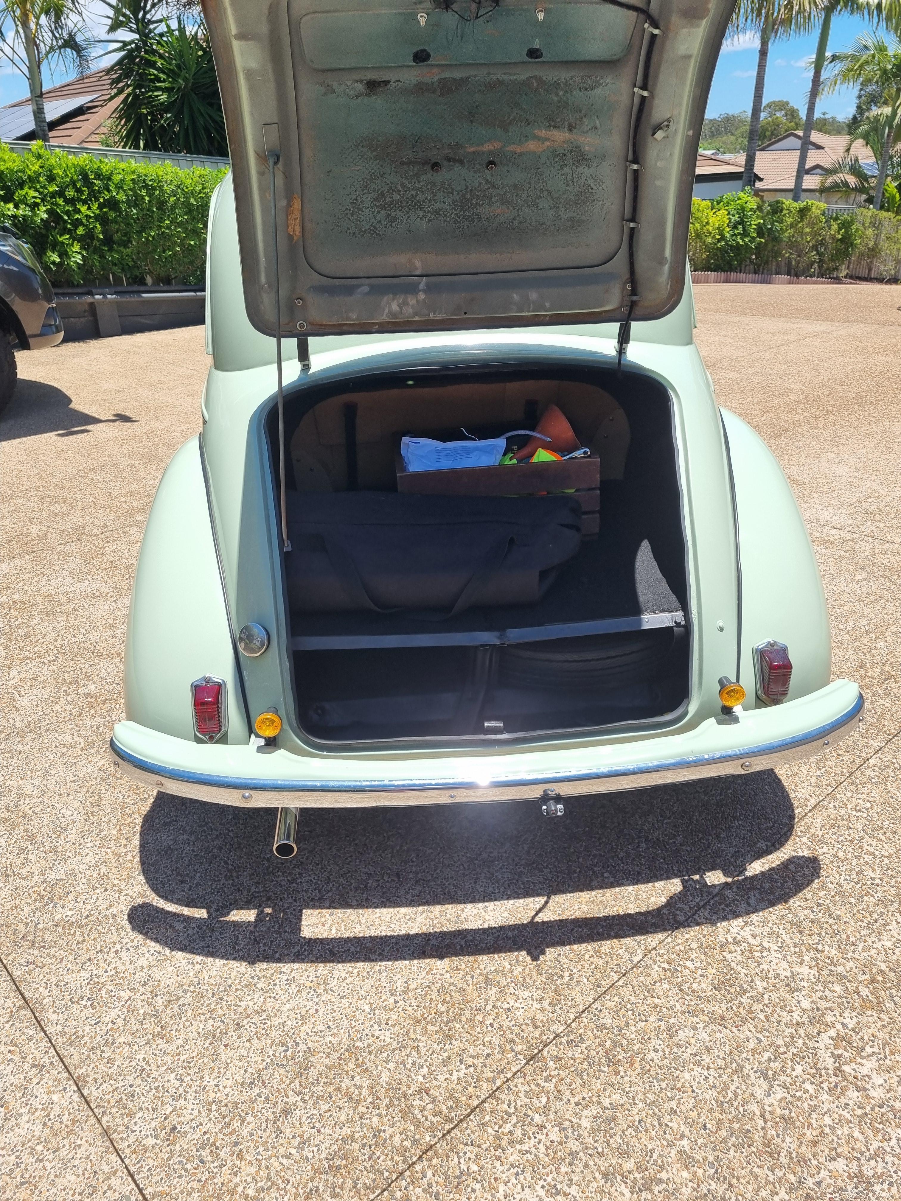 1949 MORRIS MINOR LOWLIGHT MANUAL 2D SEDAN 