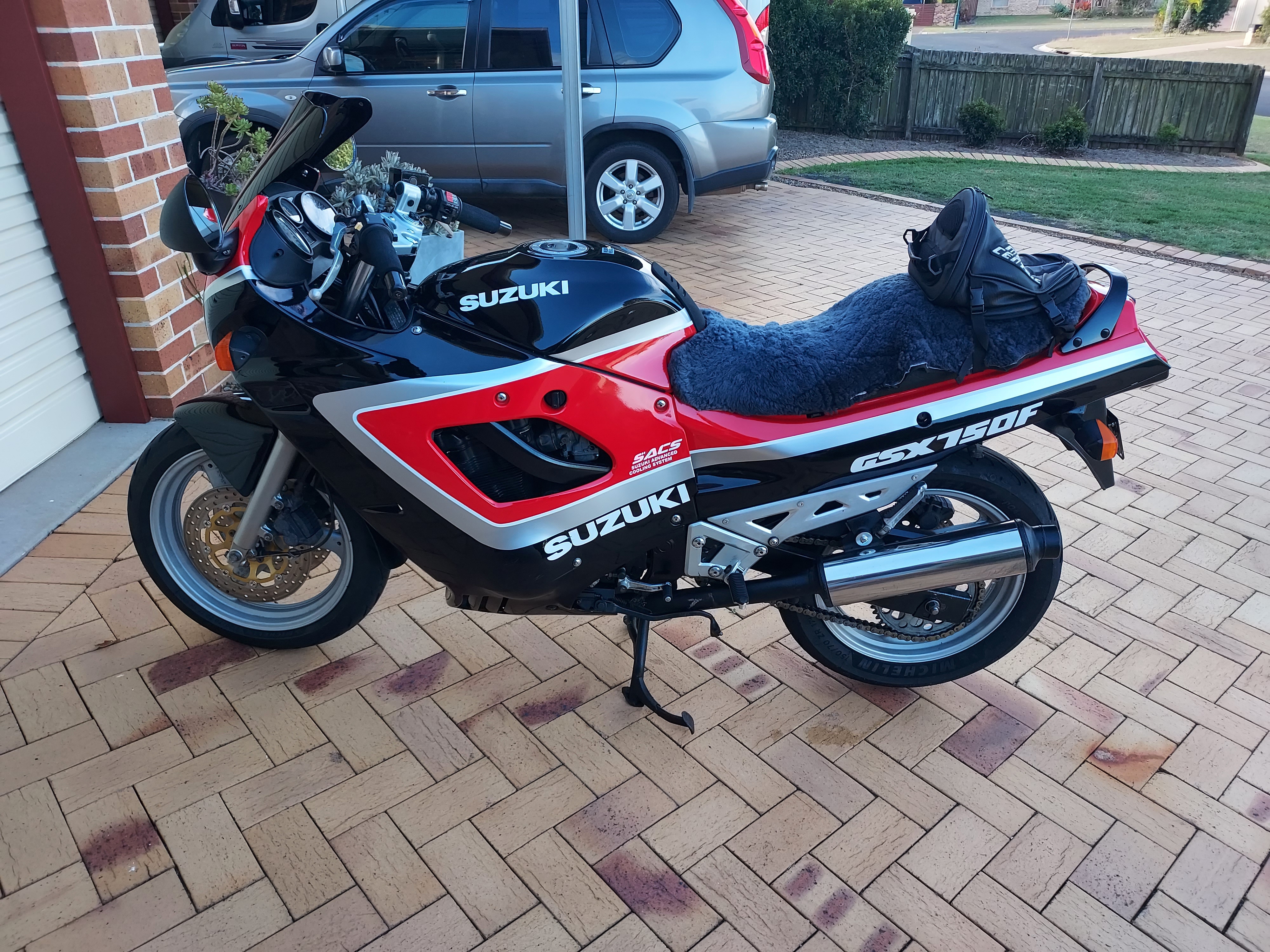 1990 SUZUKI GSX750F ROAD 