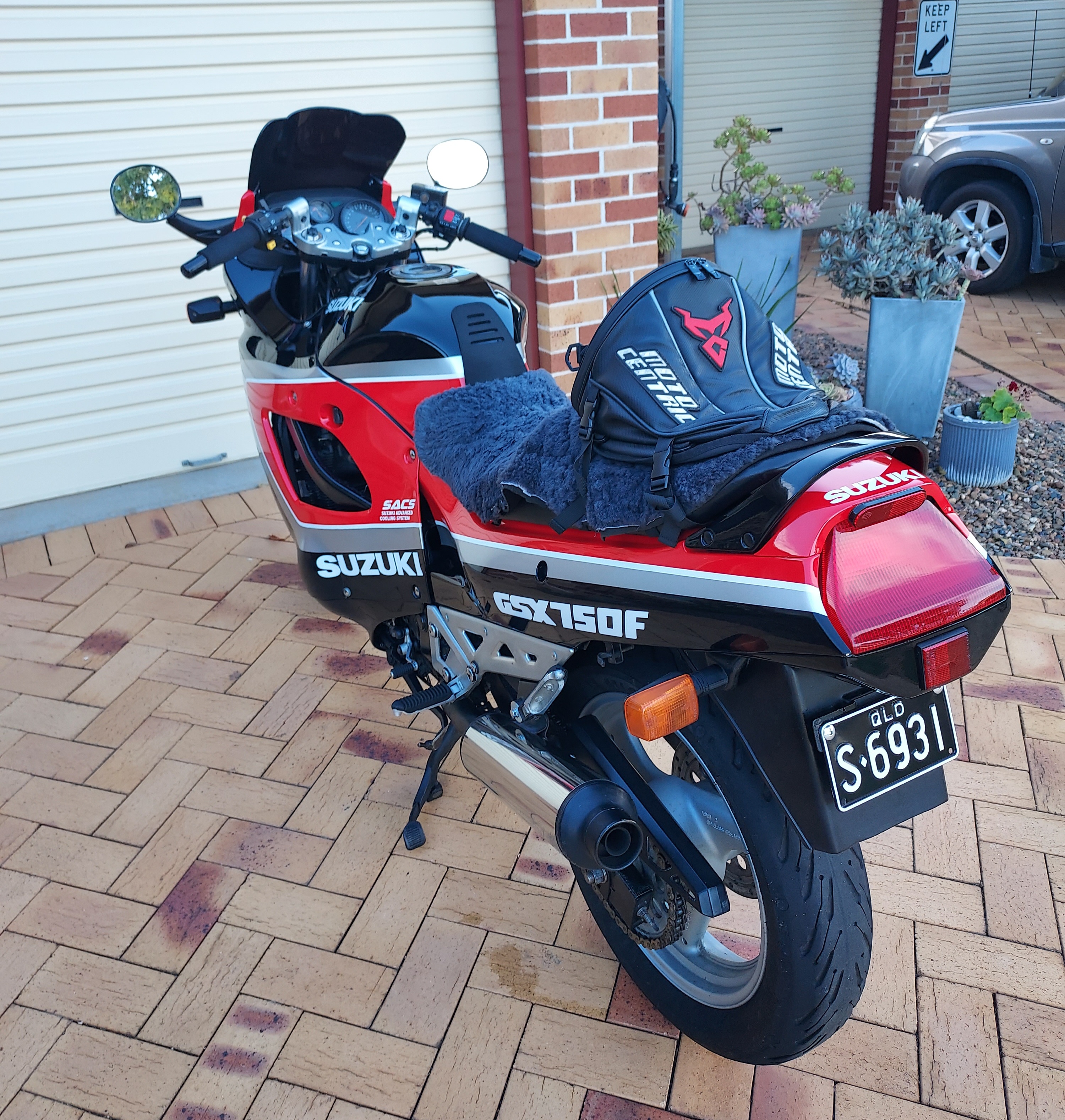 1990 SUZUKI GSX750F ROAD 