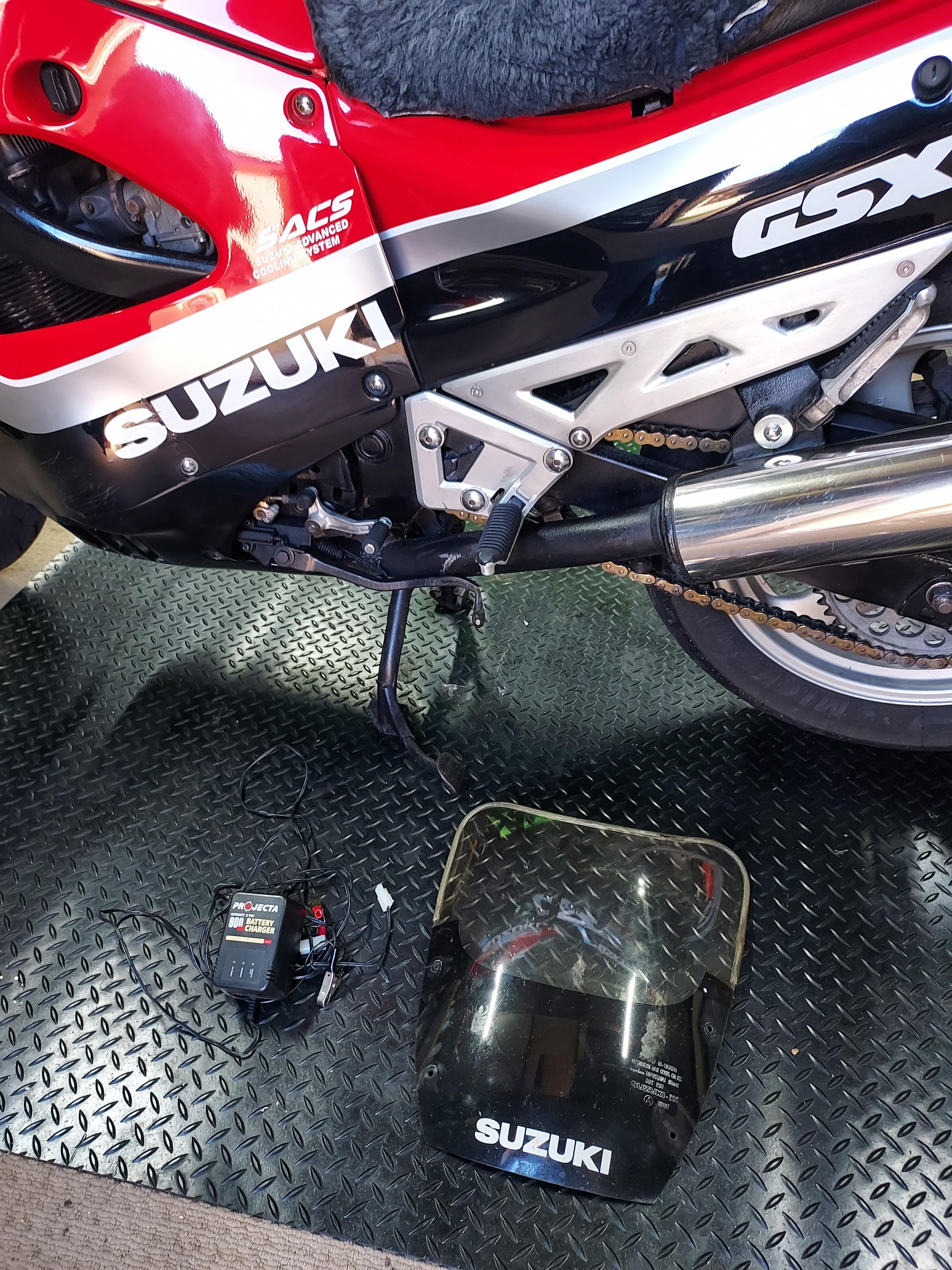 1990 SUZUKI GSX750F ROAD 