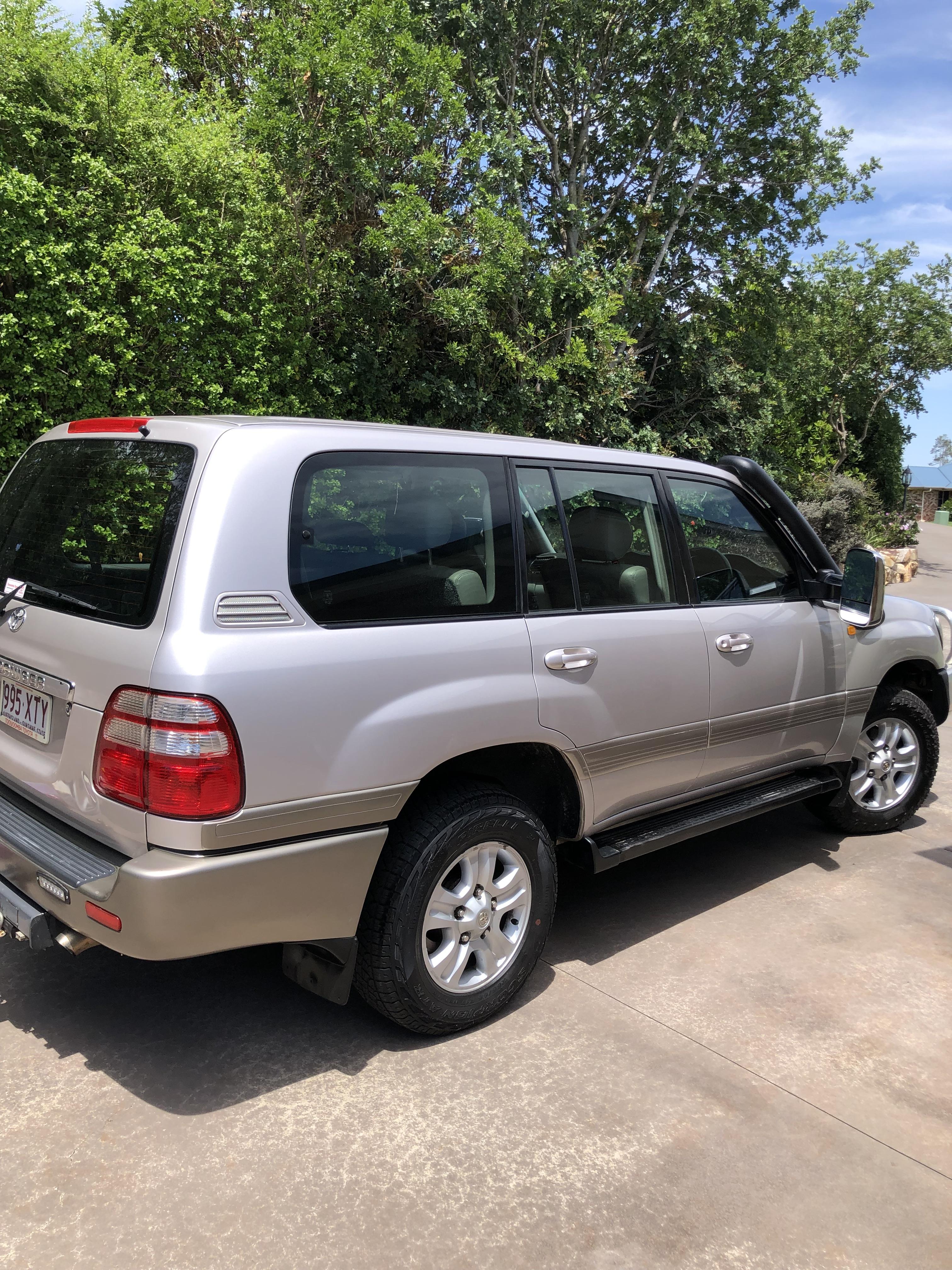 2004 TOYOTA LANDCRUISER HDJ100R SAHARA (4x4) 5 SP AUTOMATIC 4D WAGON