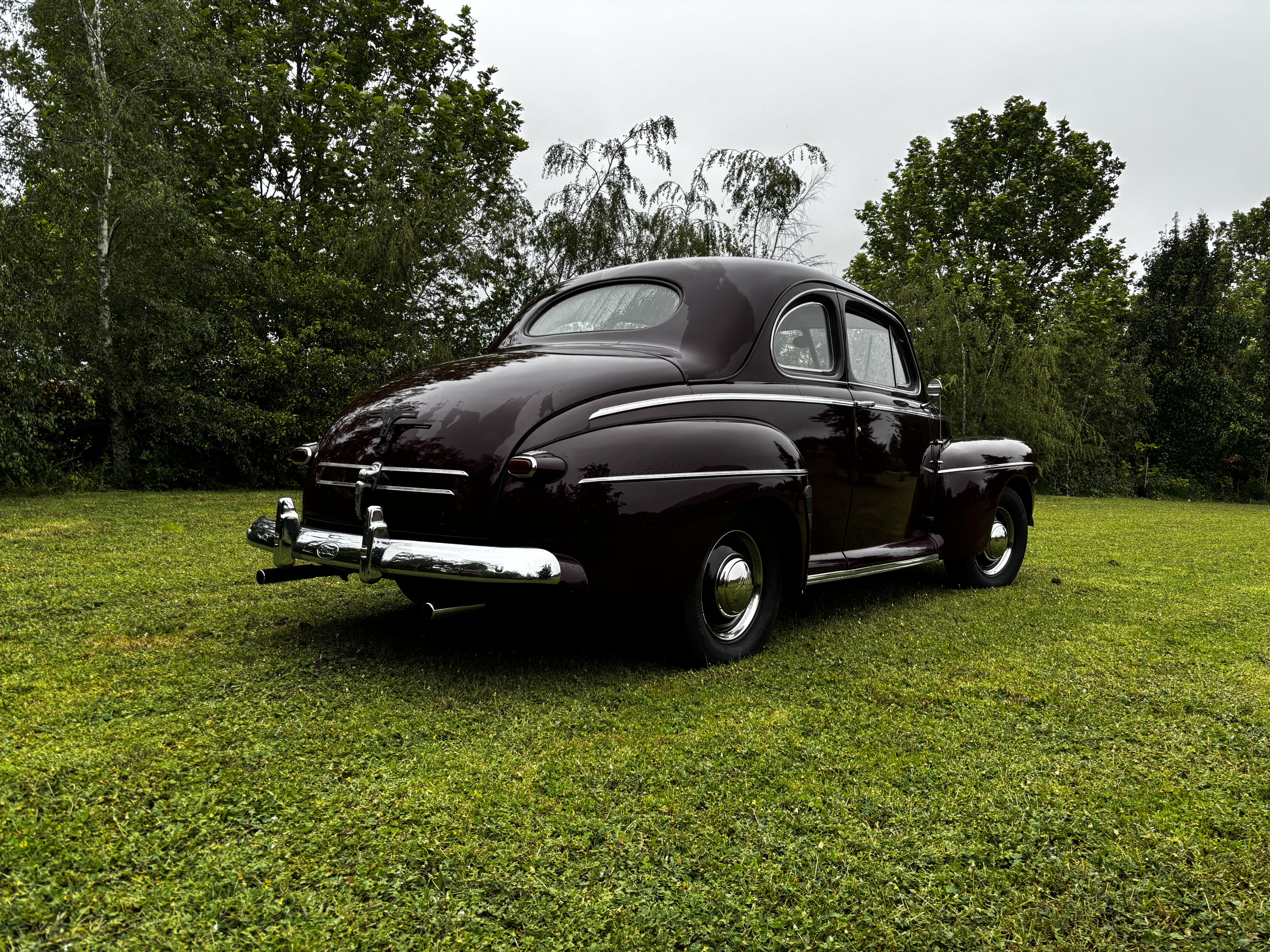 1946 FORD SUPER DELUXE COUPE