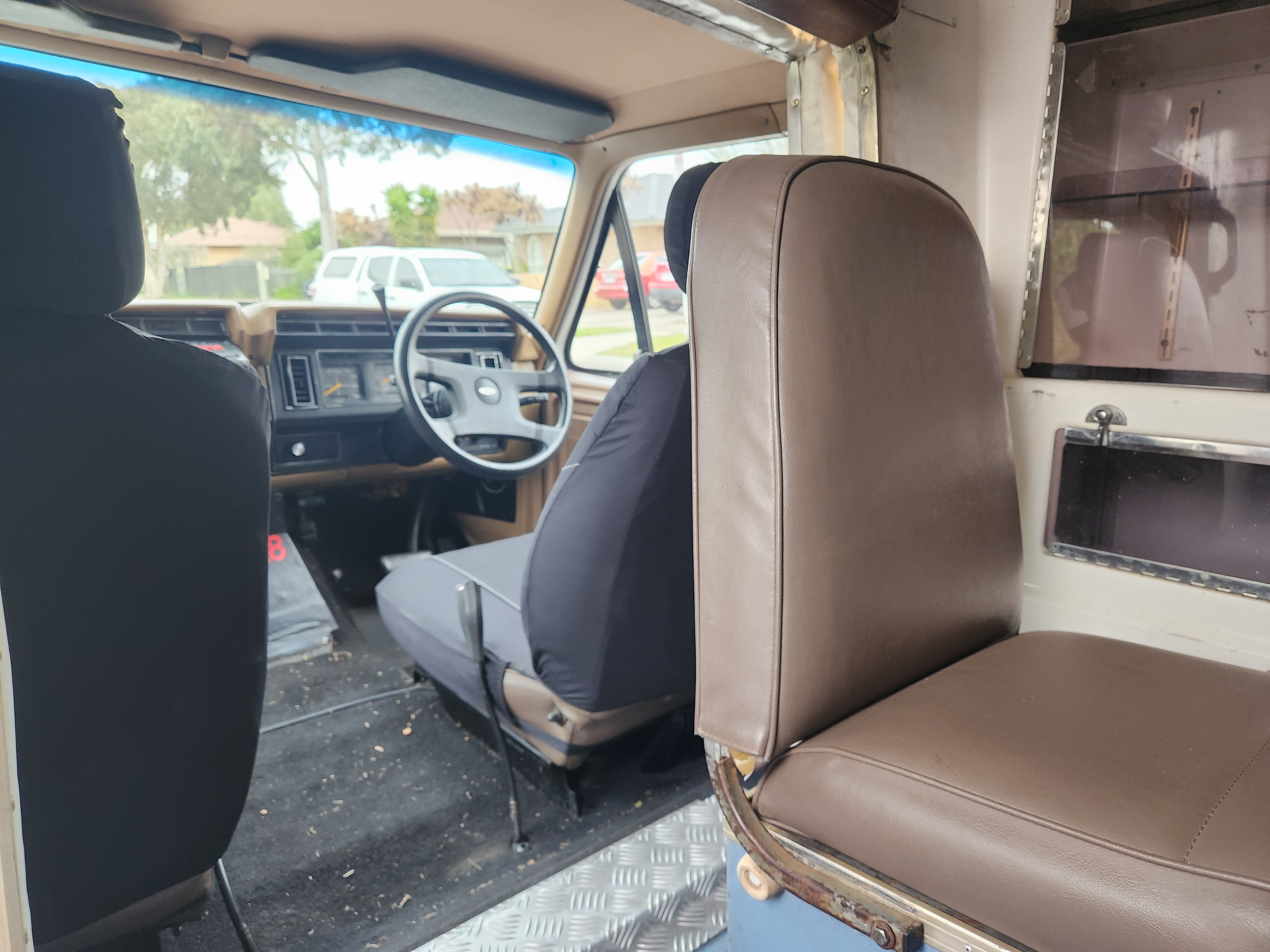 1992 FORD F250 EX AMBULANCE