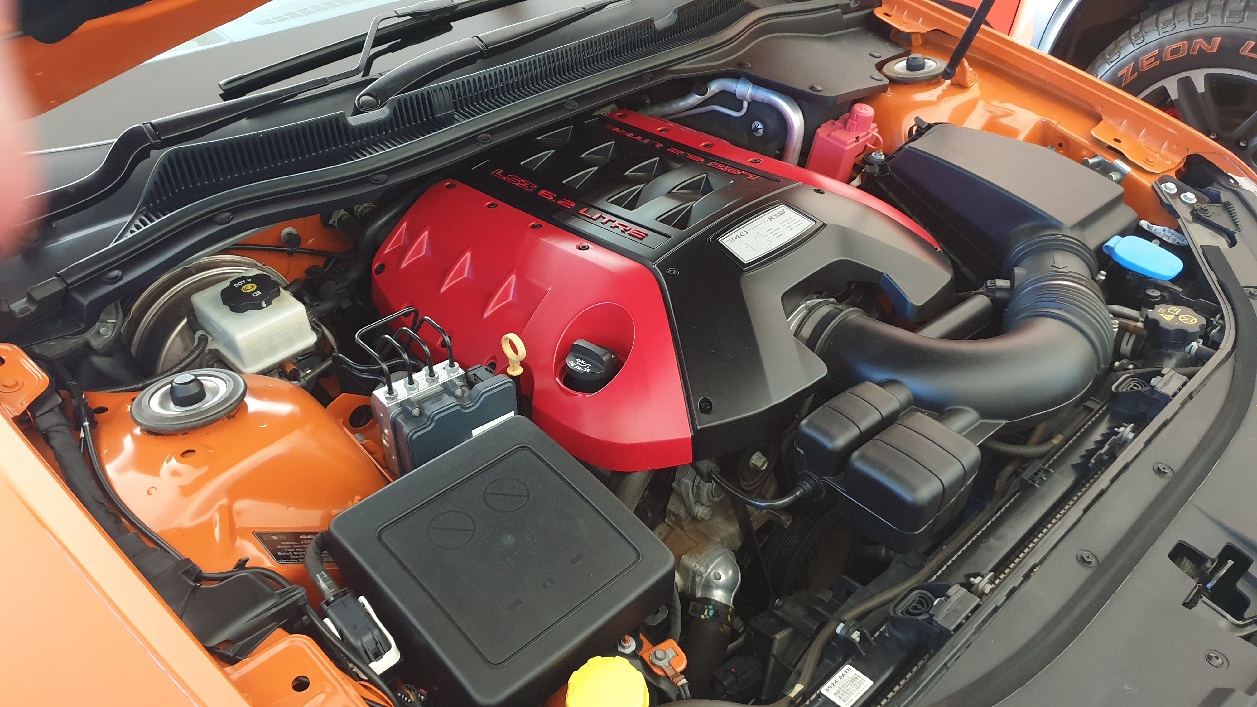 2014 HSV MALOO GEN F R8 6 SP MANUAL UTILITY