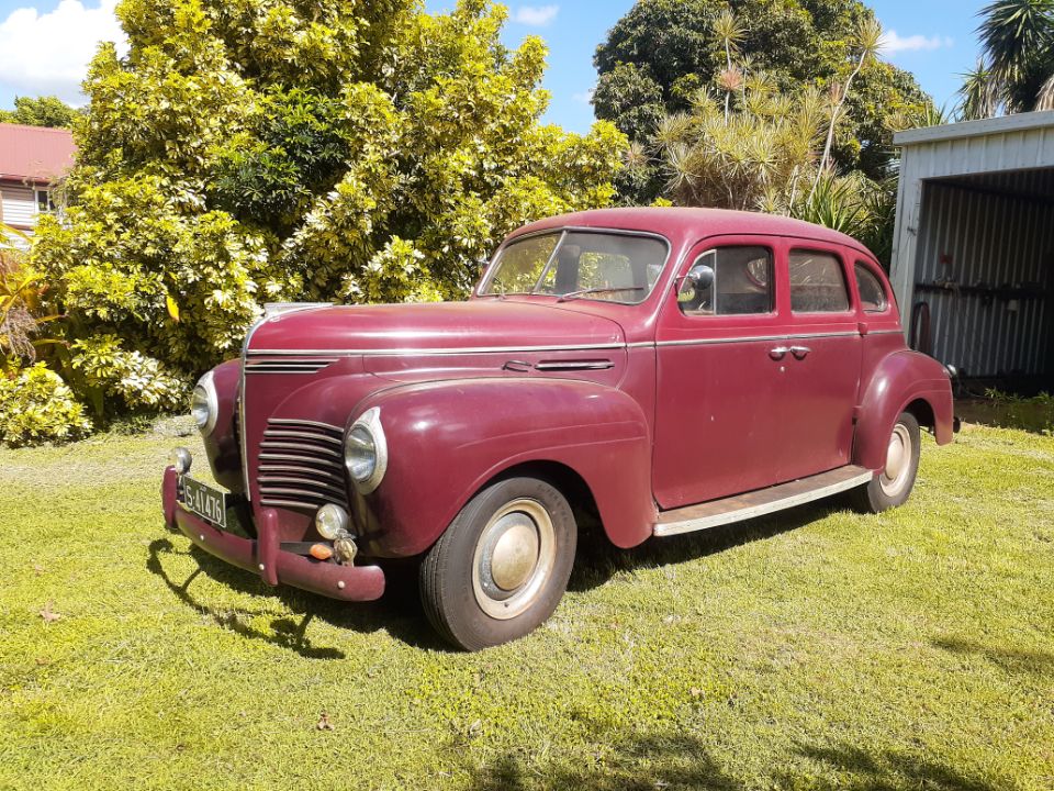 1940 PLYMOUTH P10 SEDAN