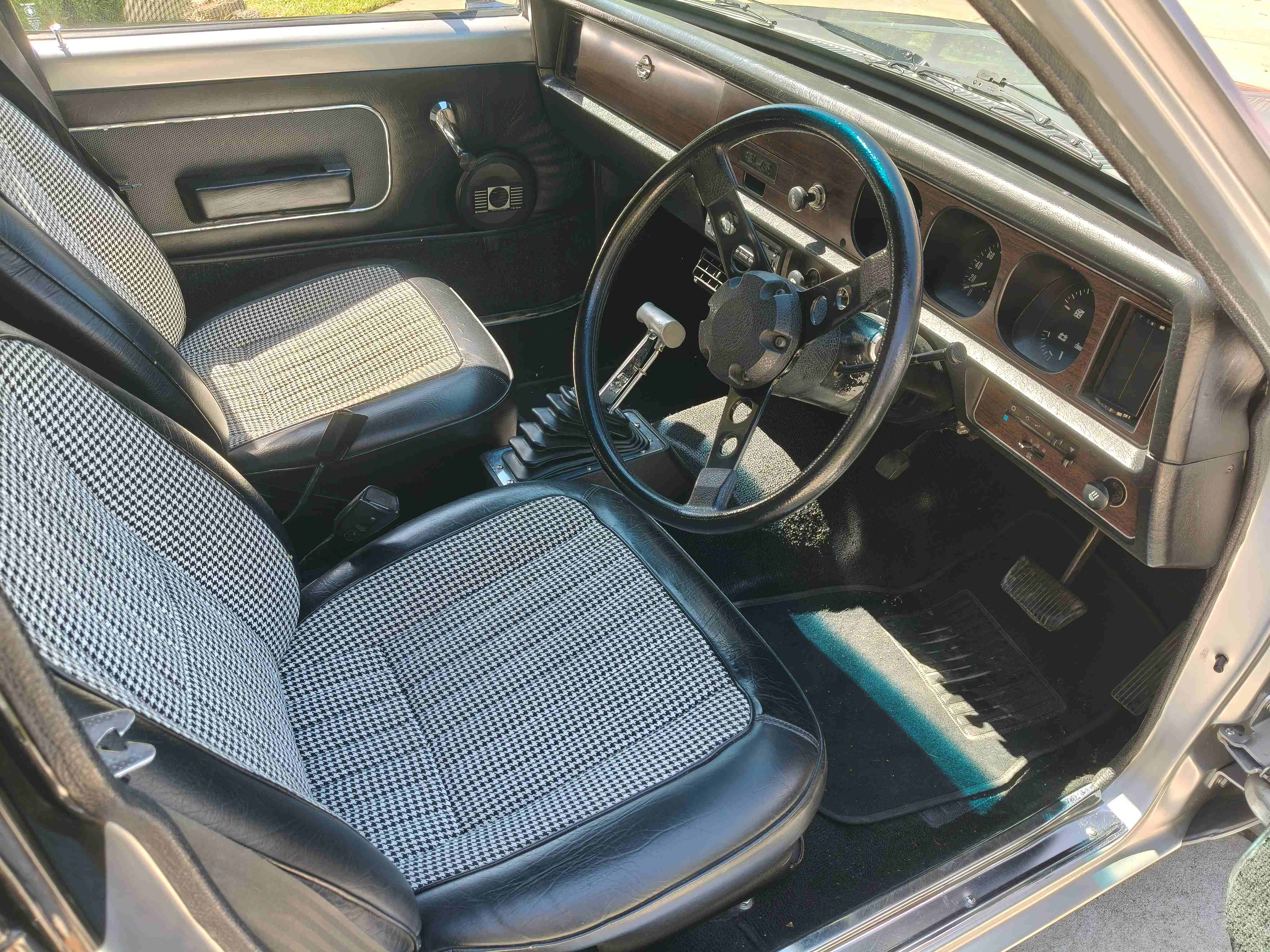 1974 HOLDEN TORANA LH SL/R 3 SP AUTOMATIC 4D SEDAN