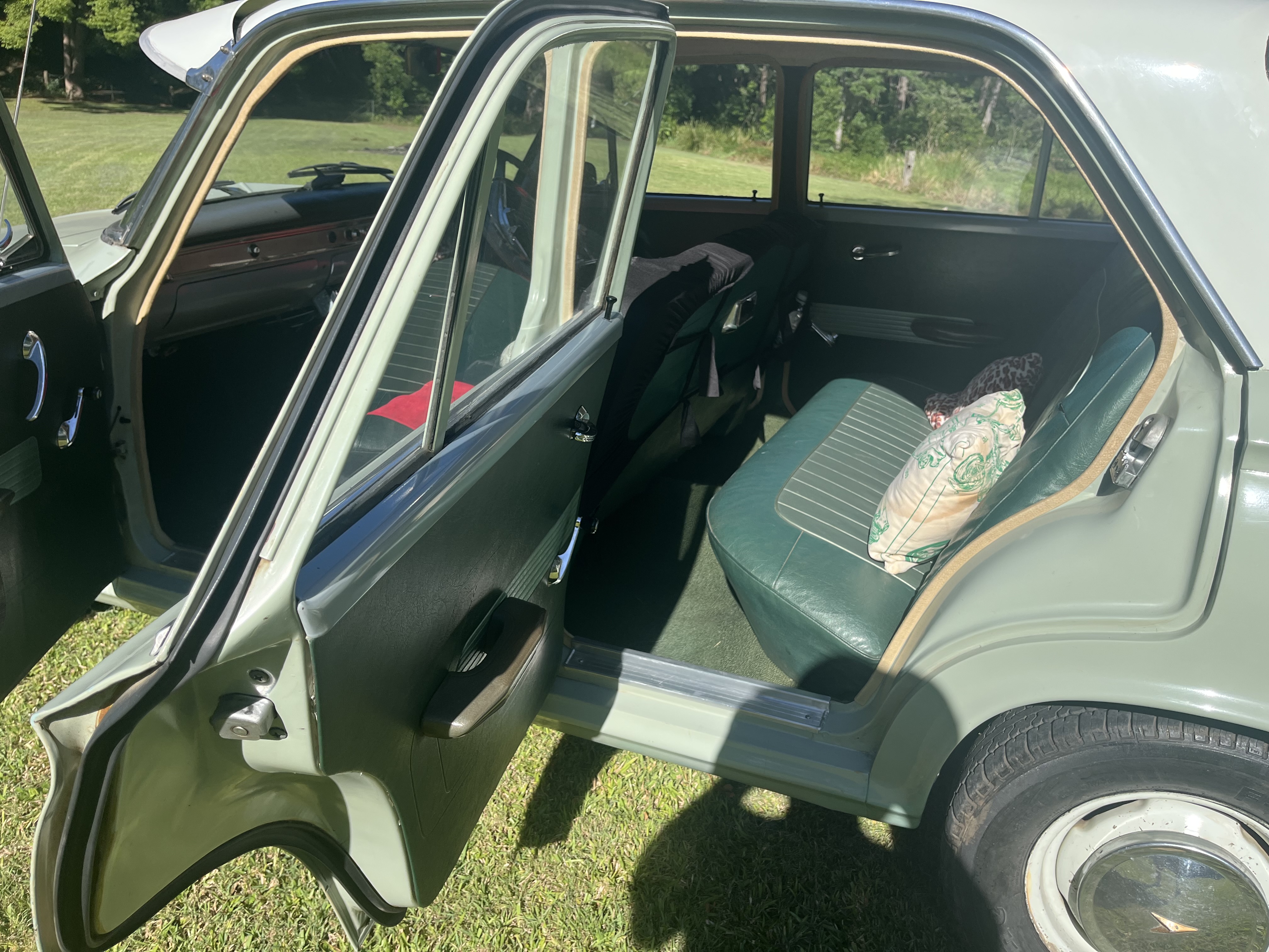 1964 VAUXHALL VICTOR FB MKI SEDAN